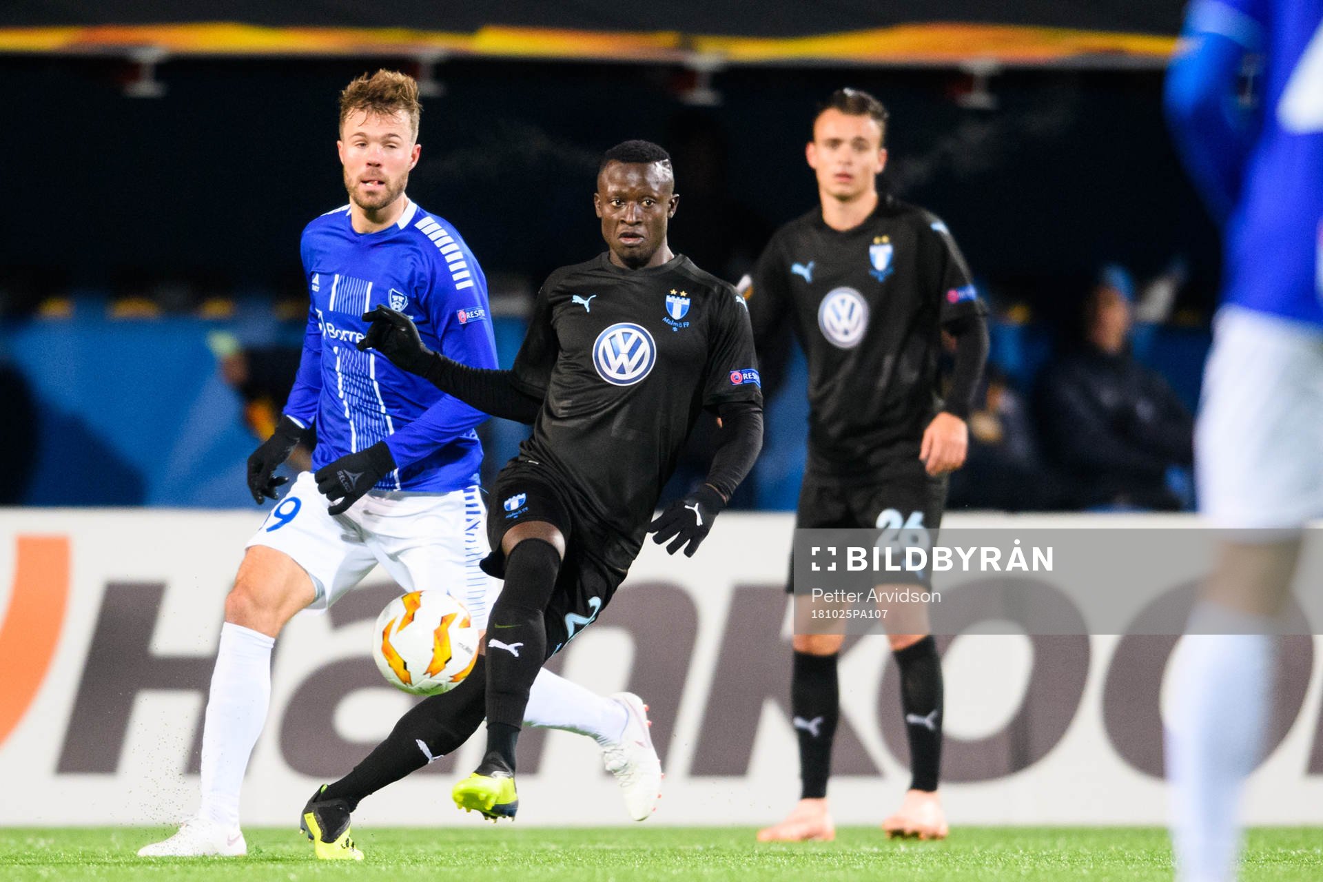 Bonke Innocent of Malmö FF and Patrick Mortensen of
