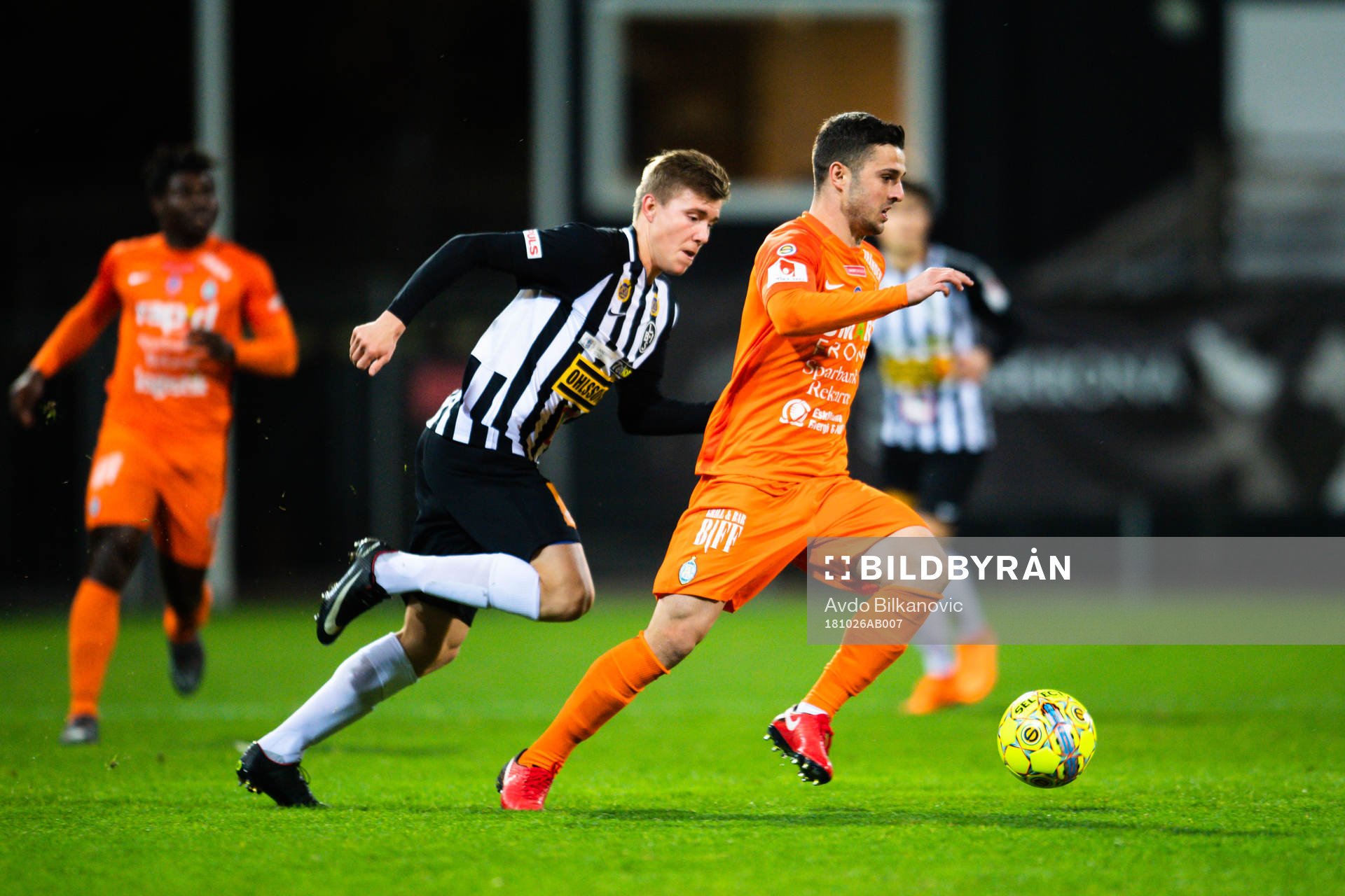AFC Eskilstunas Kadir Hodic och Landskronas Alfons Sampstedt under fotbollsmatchen i Superettan mellan Landskrona och Eskilstuna den 26 oktober 2018 i Landskrona.