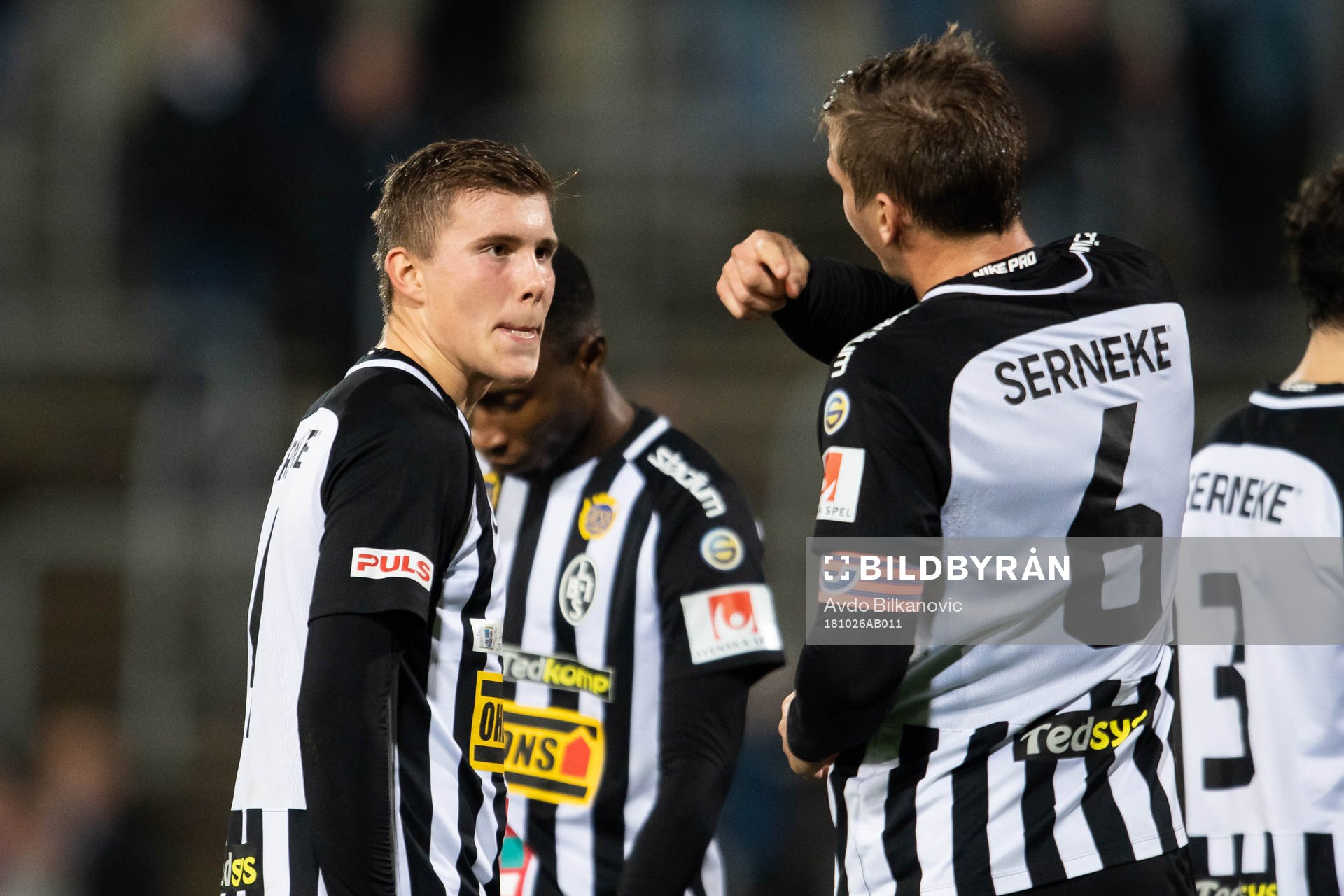 Landskronas Alfons Sampstedt i samtal med Philip Andersson under fotbollsmatchen i Superettan mellan Landskrona och Eskilstuna den 26 oktober 2018 i Landskrona.