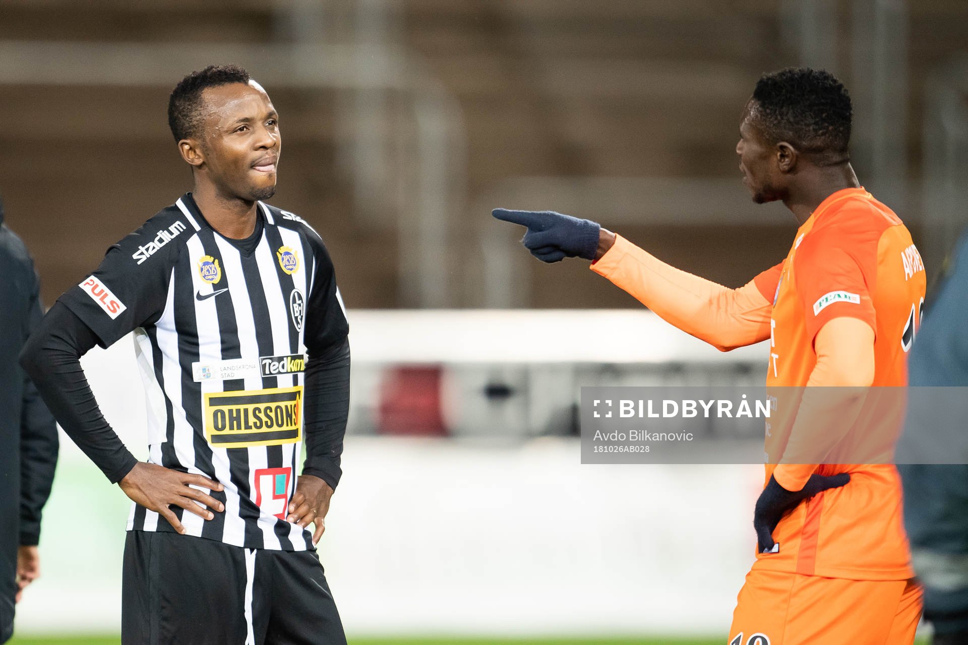 Landskronas Monday Samuel deppar i samtal med AFC