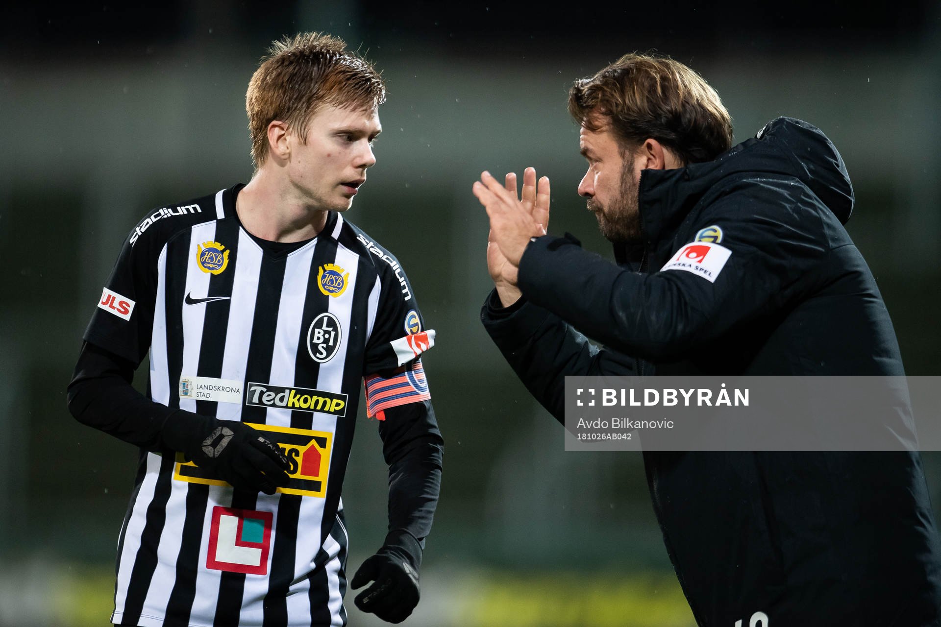 Landskronas tränare Jack Majgaard Jensen ger instruktioner
