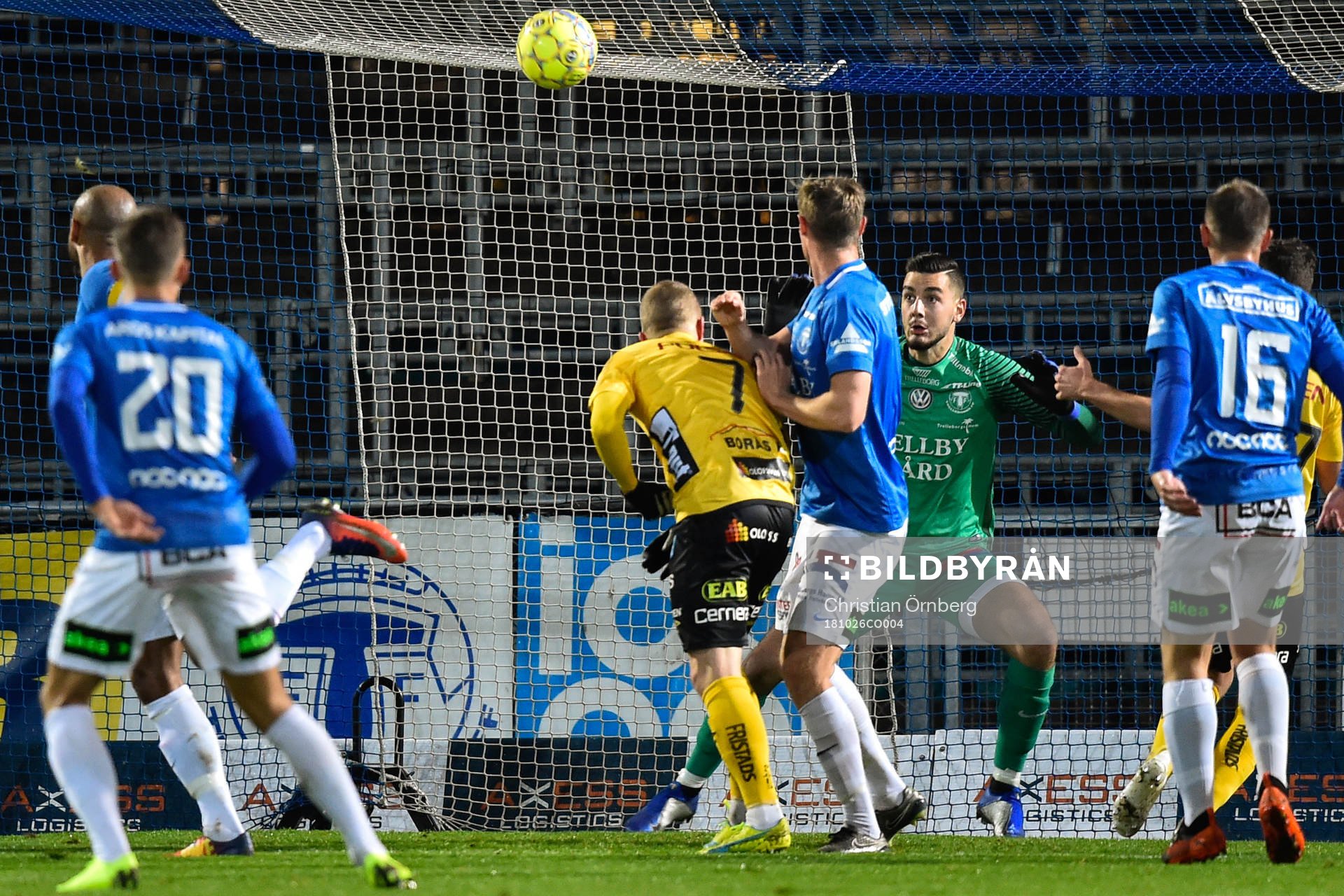 Elfsborgs Daniel Gustavsson nickar in 0-1