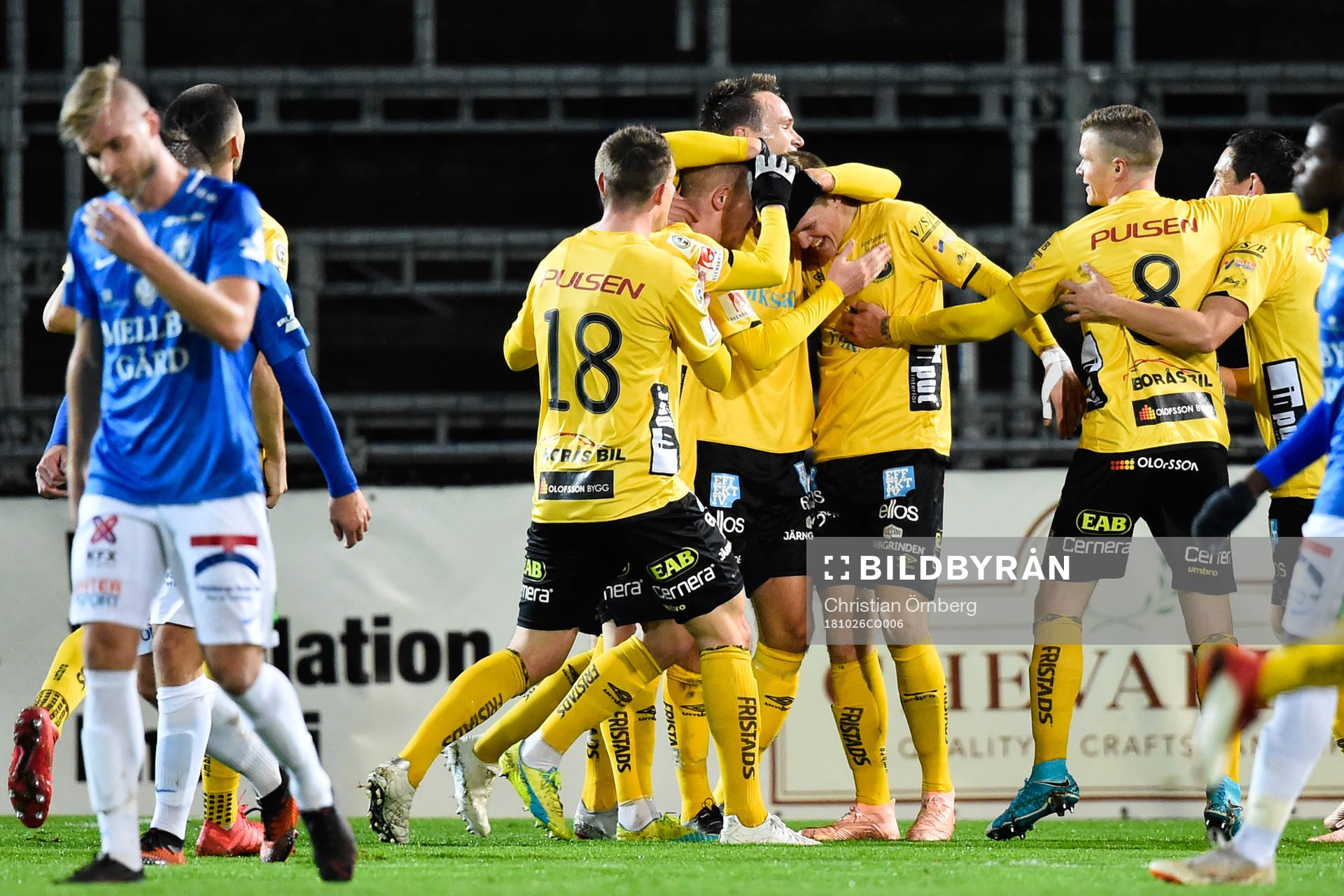 Elfsborgs Joakim Nilsson jublar med lagkamrater