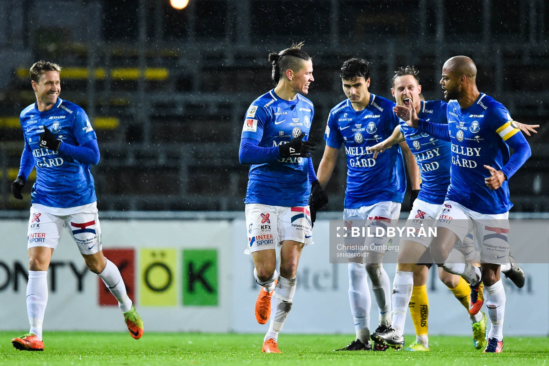 Trelleborgs Isak Jönsson jublar med lagkamrater