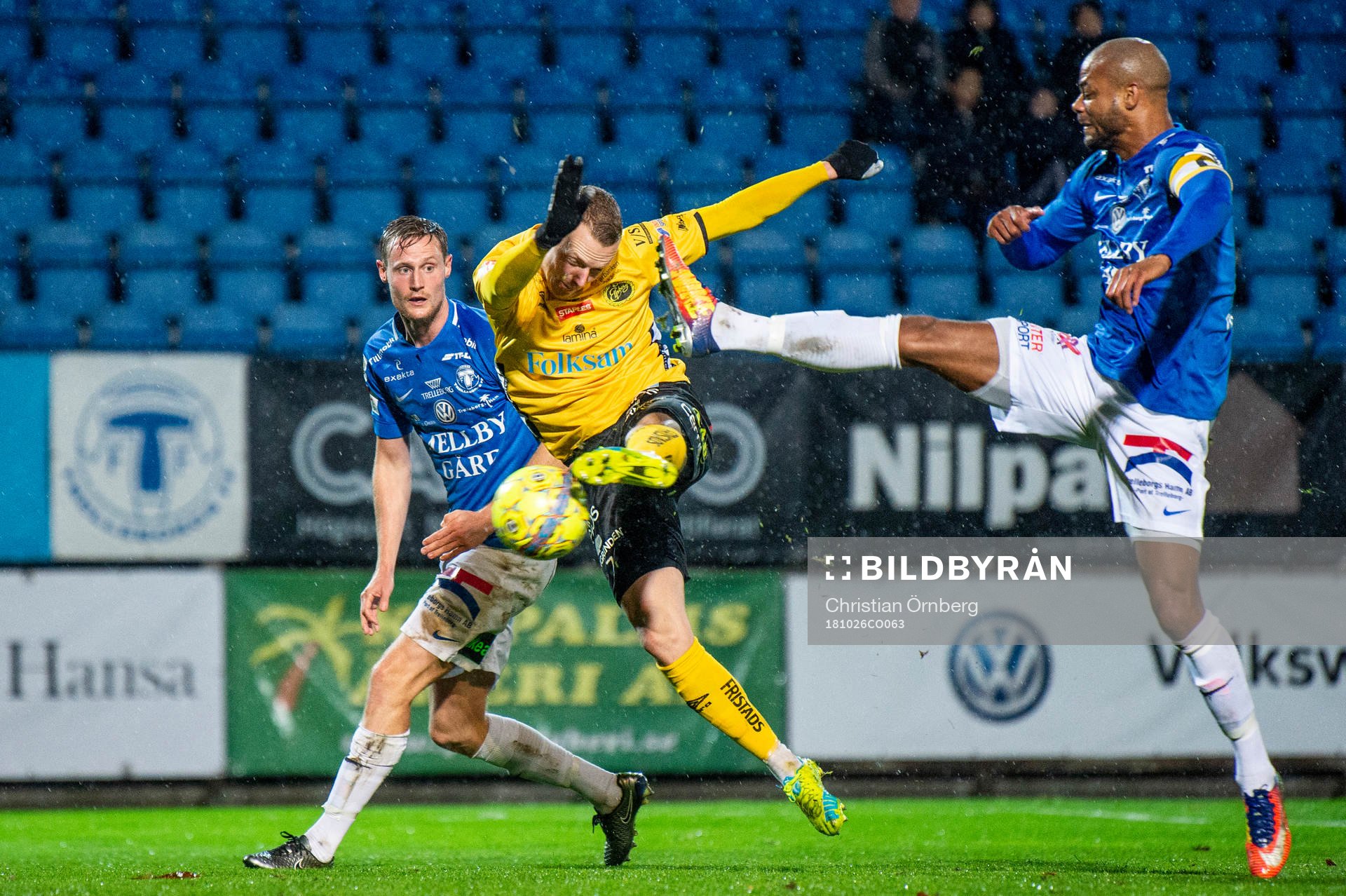 Elfsborgs Daniel Gustavsson mot Anton Tideman och Salif