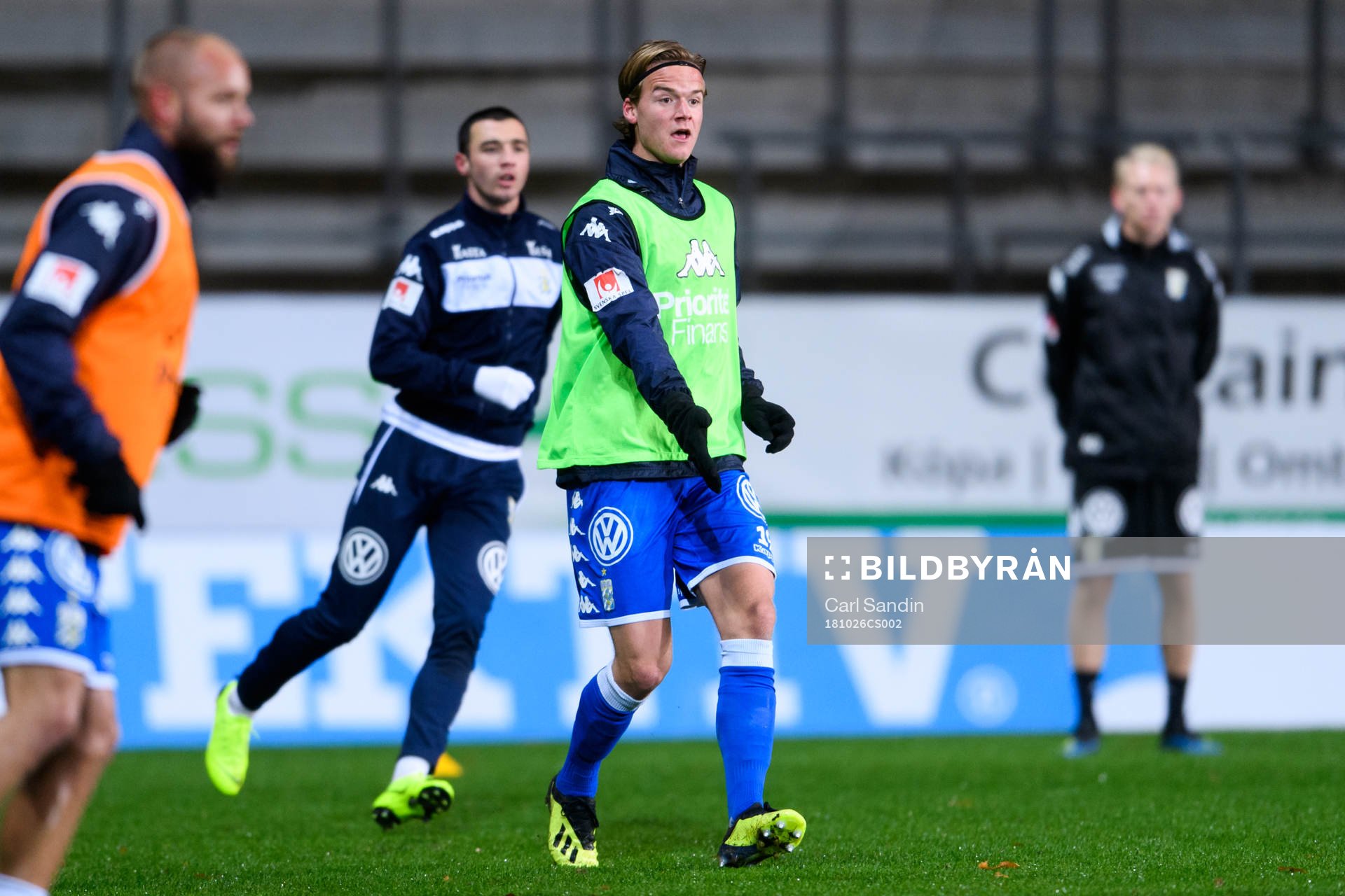 IFK Göteborgs August Erlingmark värmer upp innan