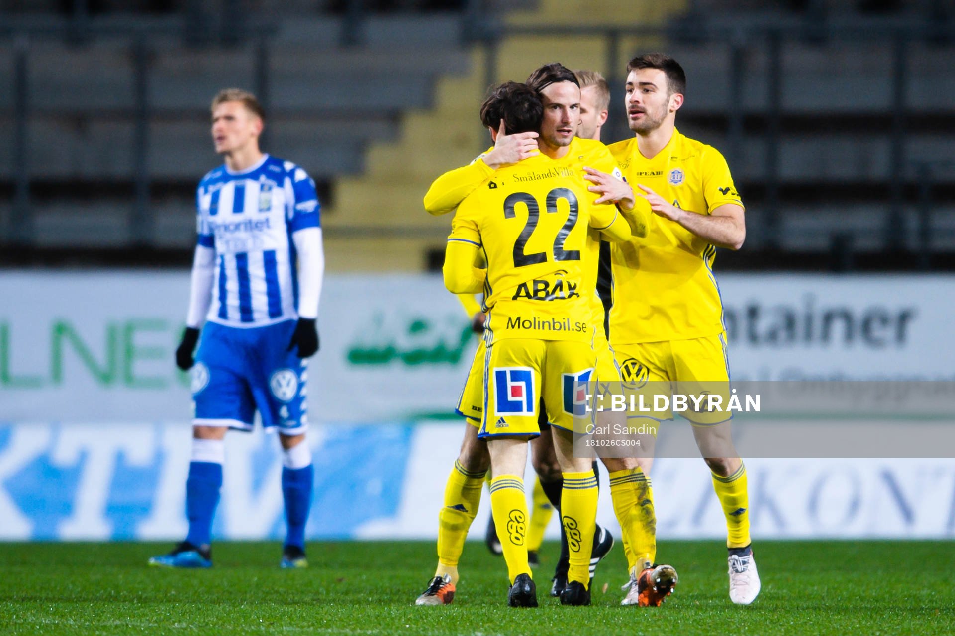 Sundsvalls Linus Hallenius jublar med lagkamrater efter 0-1 under fotbollsmatchen i Allsvenskan mellan IFK Göteborg och GIF Sundsvall den 26 oktober 2018 i Göteborg.