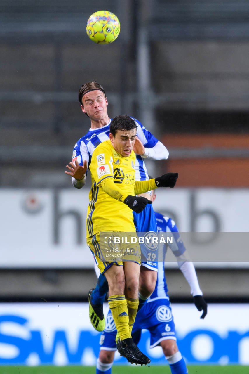 IFK Göteborgs August Erlingmark i nickduell med Sundsvalls