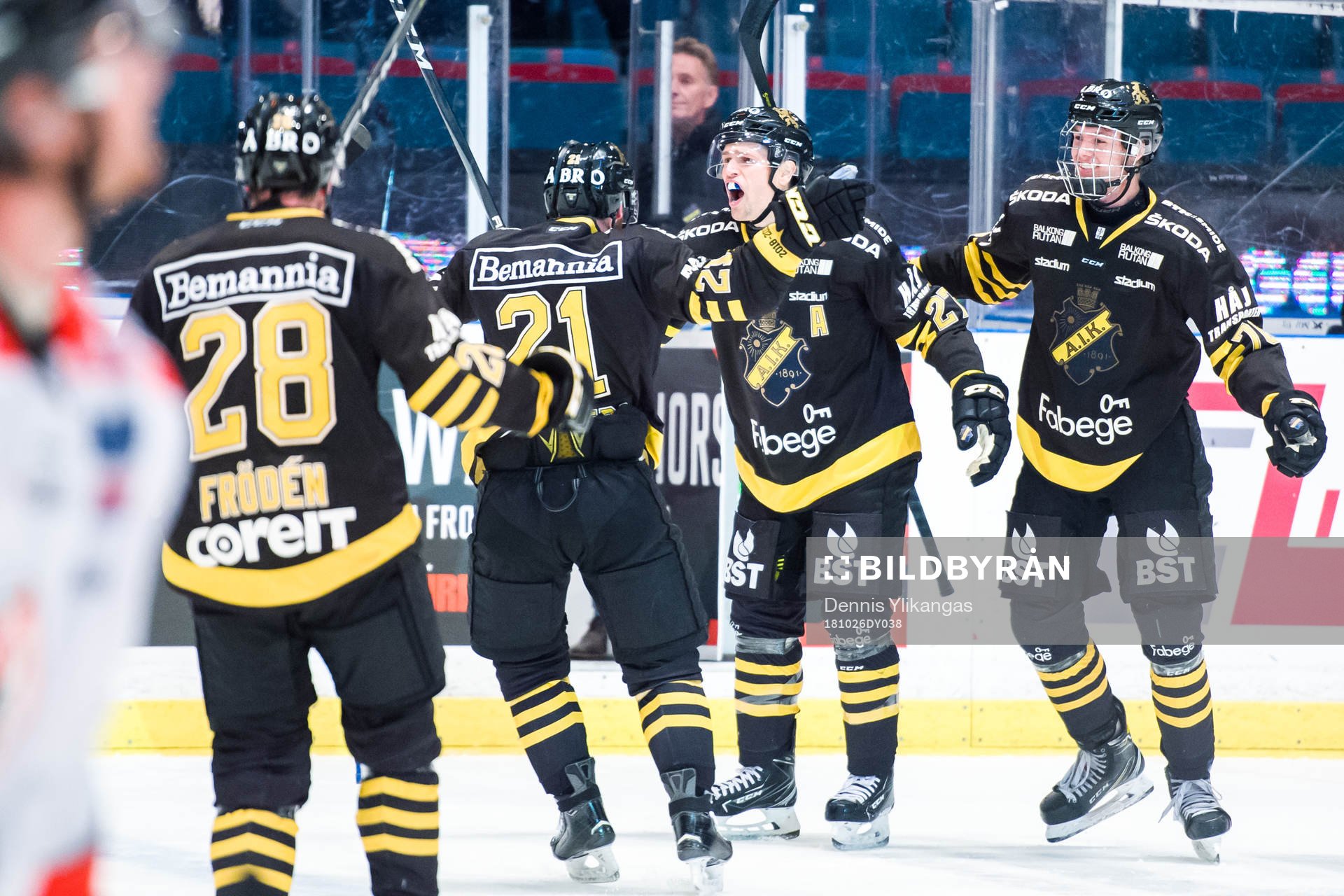 s Eric Castonguay jublar med Philip Broberg, Christian