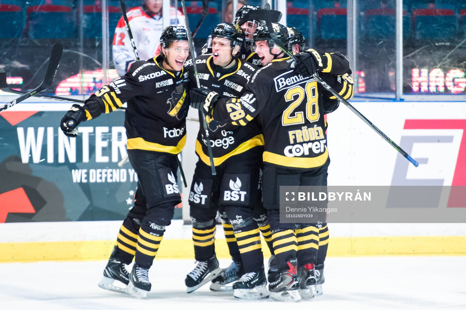 s Eric Castonguay jublar med Philip Broberg, Christian