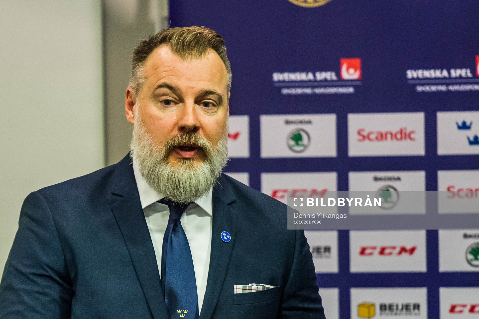 Tre Kronors förbundskapten Rikard Grönborg i en intervju
