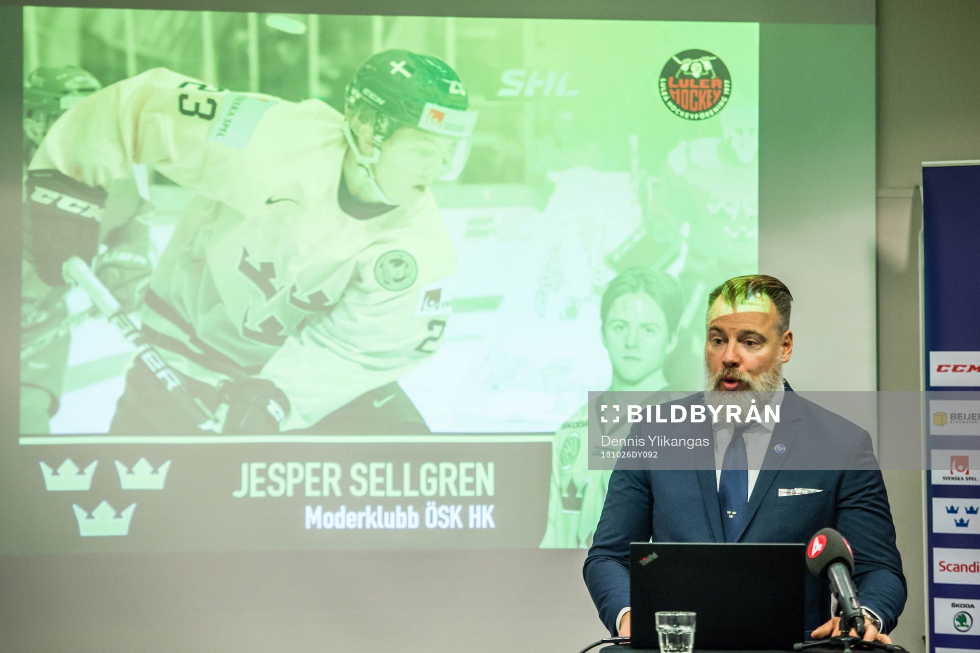 Tre Kronors förbundskapten Rikard Grönborg i en intervju