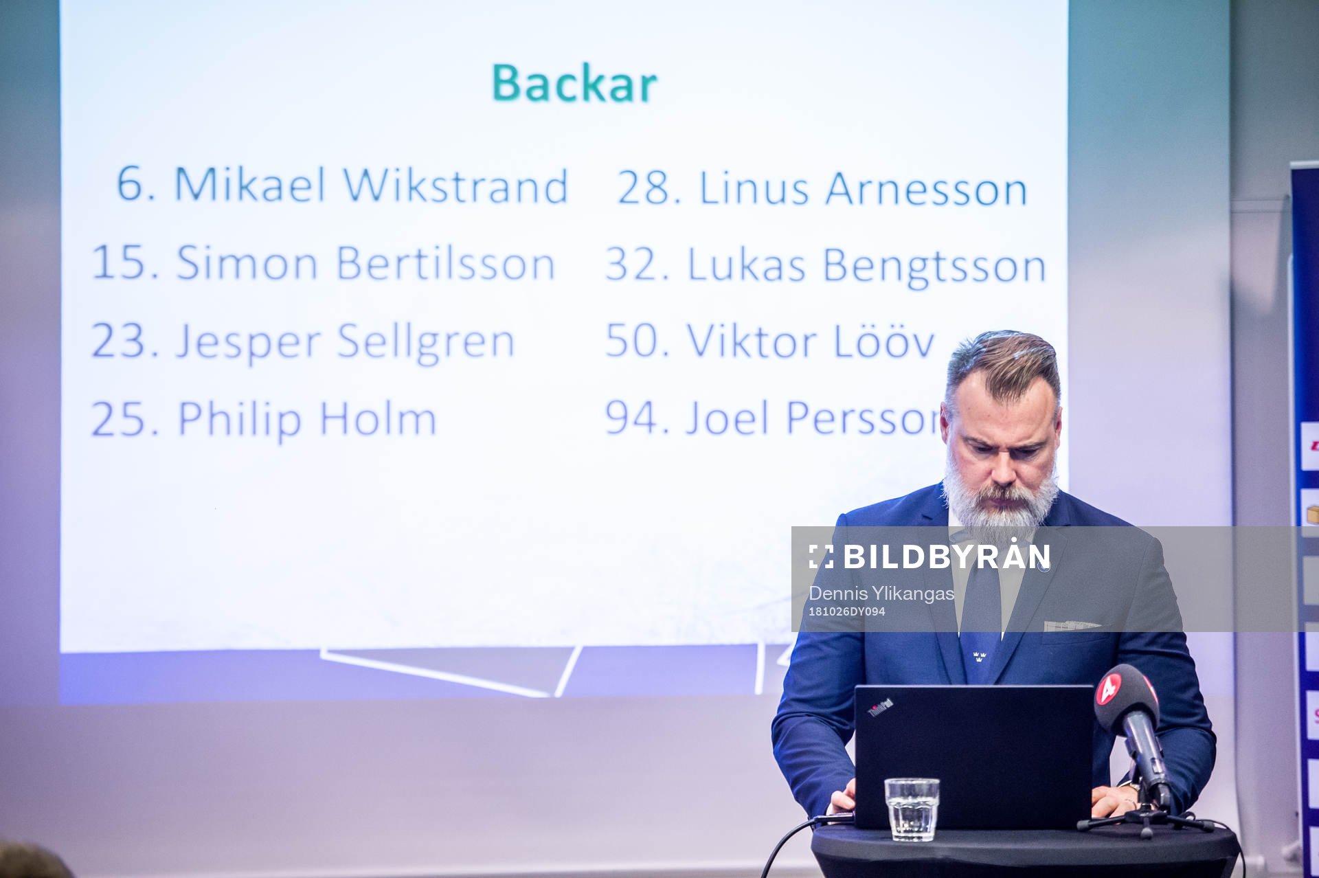 Tre Kronors förbundskapten Rikard Grönborg i en intervju