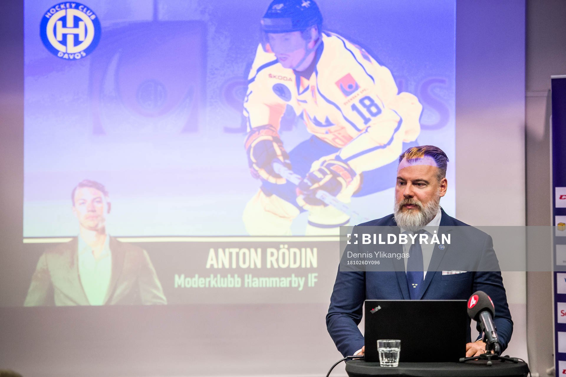Tre Kronors förbundskapten Rikard Grönborg i en intervju