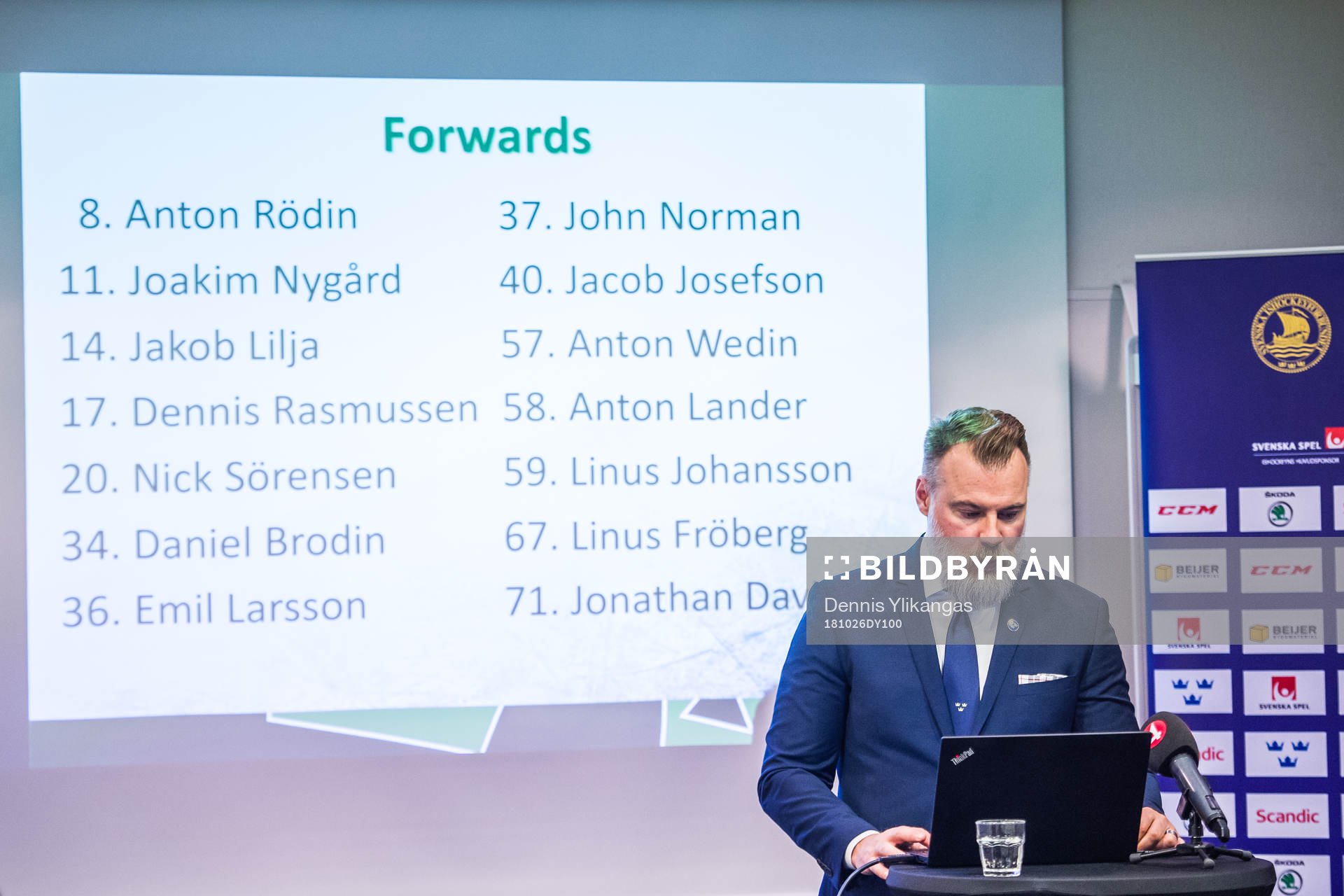 Tre Kronors förbundskapten Rikard Grönborg i en intervju