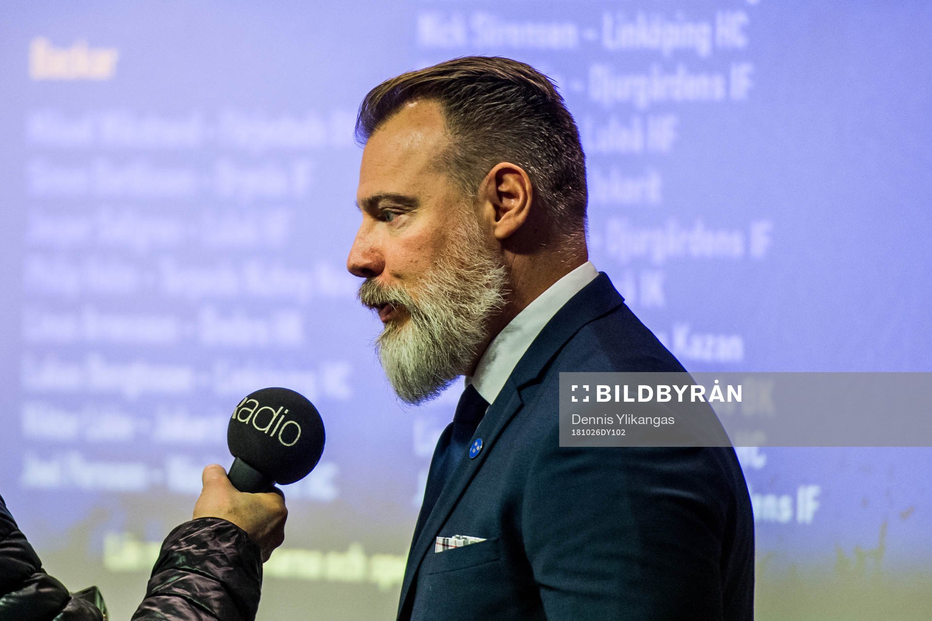 Tre Kronors förbundskapten Rikard Grönborg i en intervju