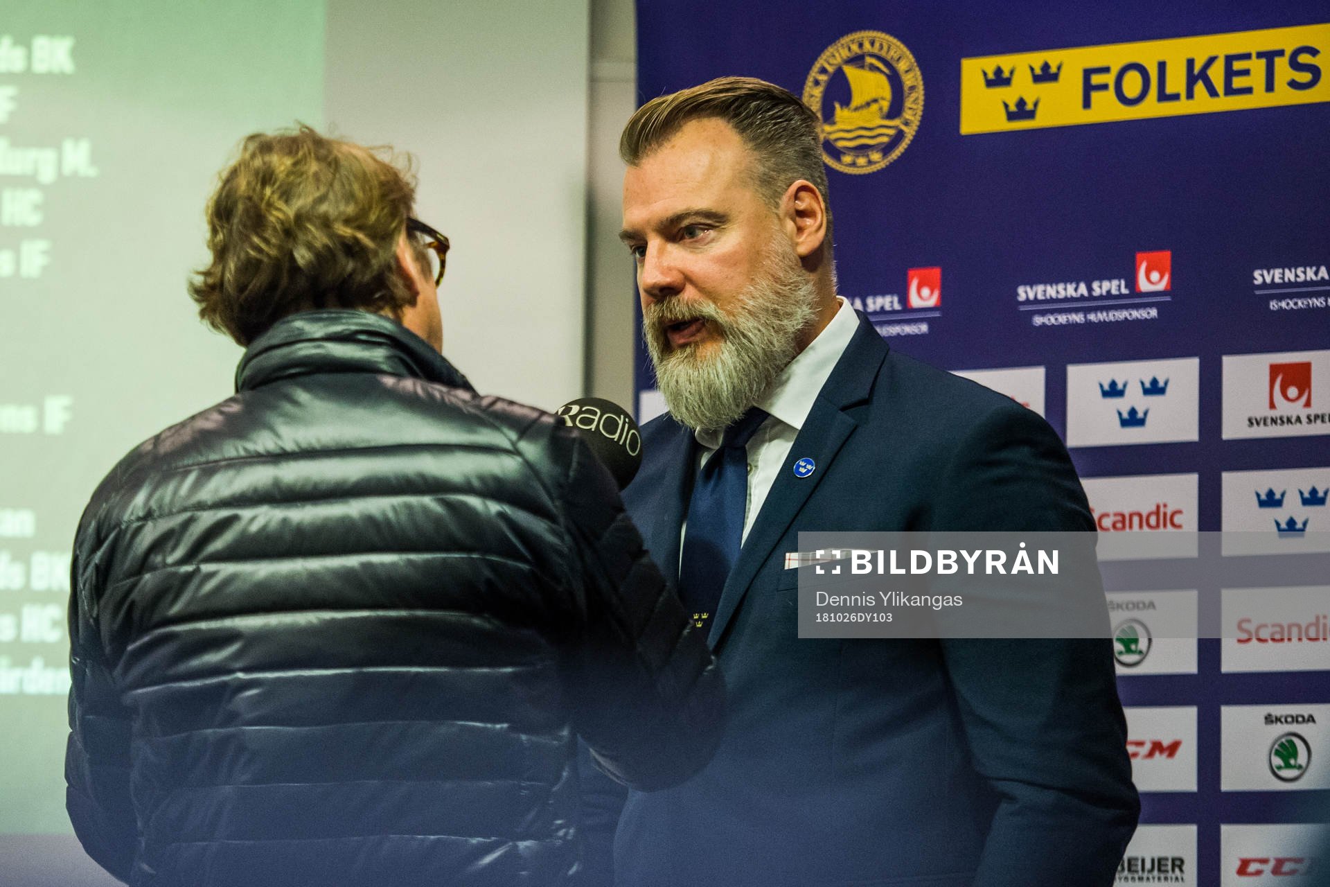 Tre Kronors förbundskapten Rikard Grönborg i en intervju