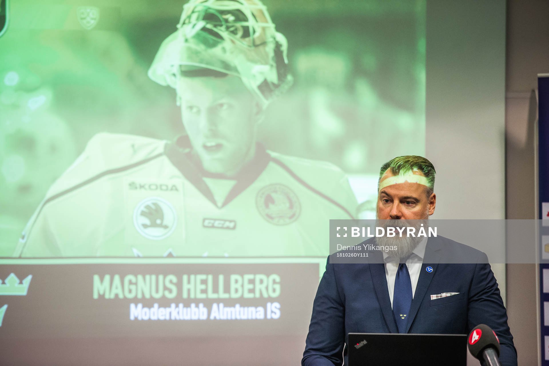 Tre Kronors förbundskapten Rikard Grönborg i en intervju