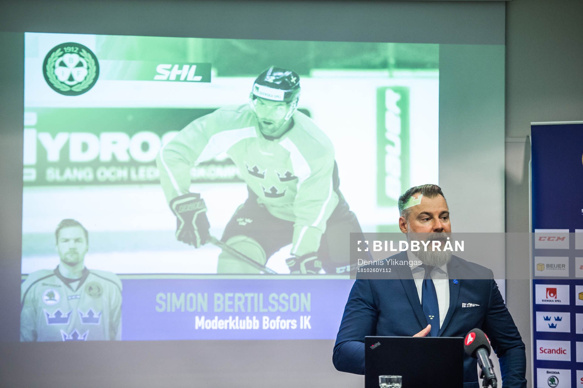 Tre Kronors förbundskapten Rikard Grönborg i en intervju