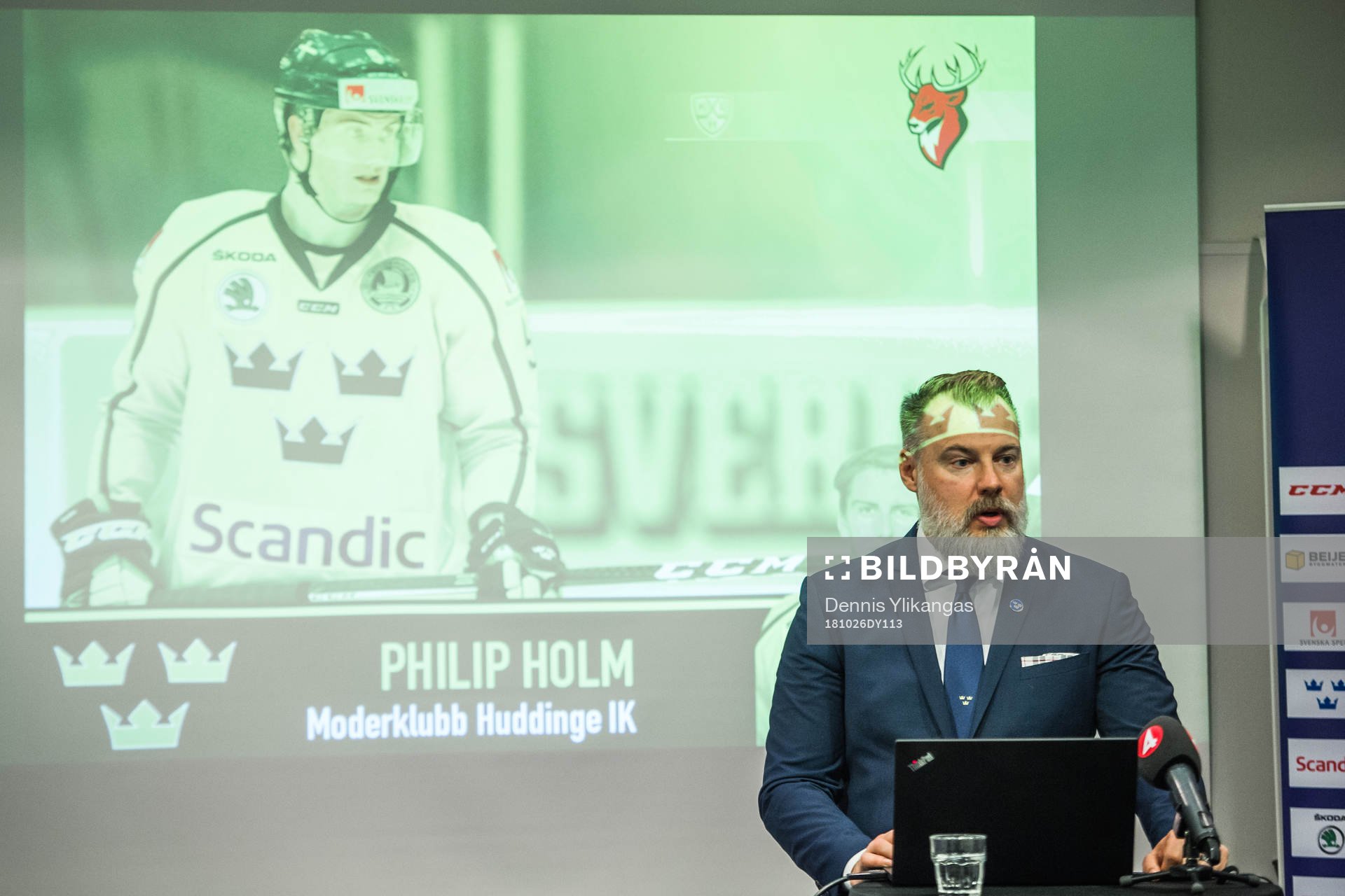 Tre Kronors förbundskapten Rikard Grönborg i en intervju