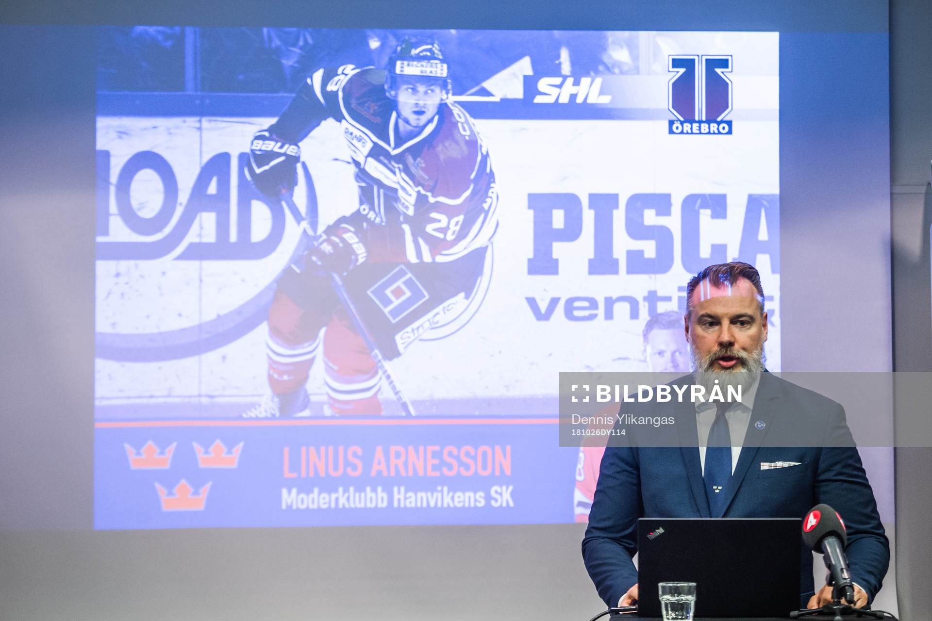 Tre Kronors förbundskapten Rikard Grönborg i en intervju