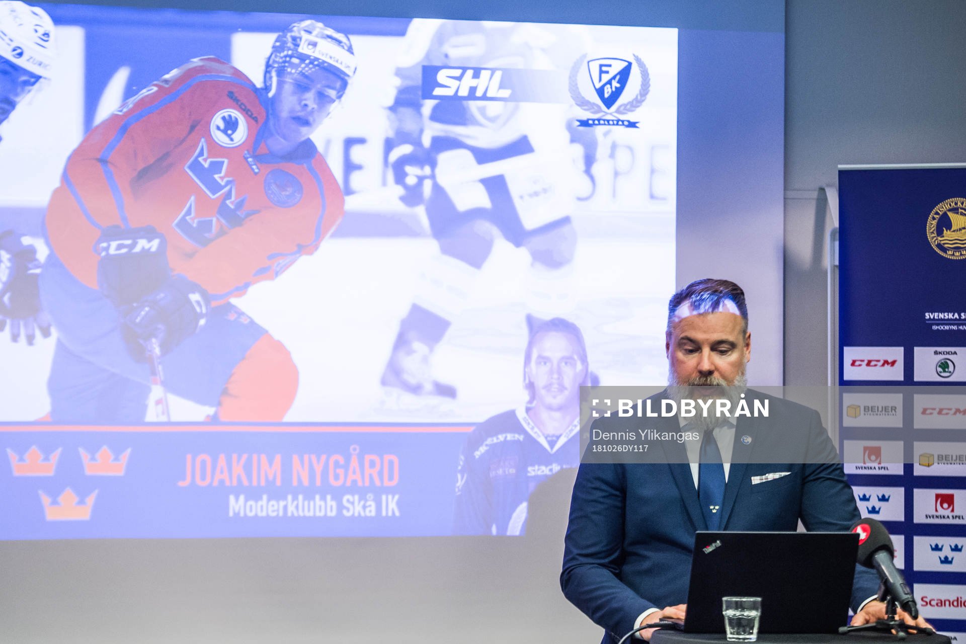 Tre Kronors förbundskapten Rikard Grönborg i en intervju
