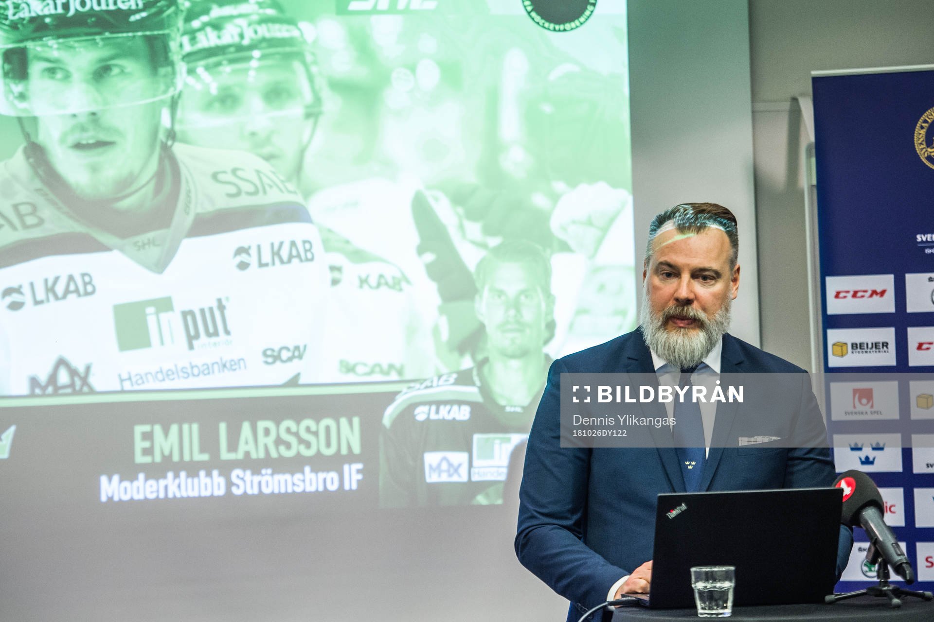 Tre Kronors förbundskapten Rikard Grönborg i en intervju