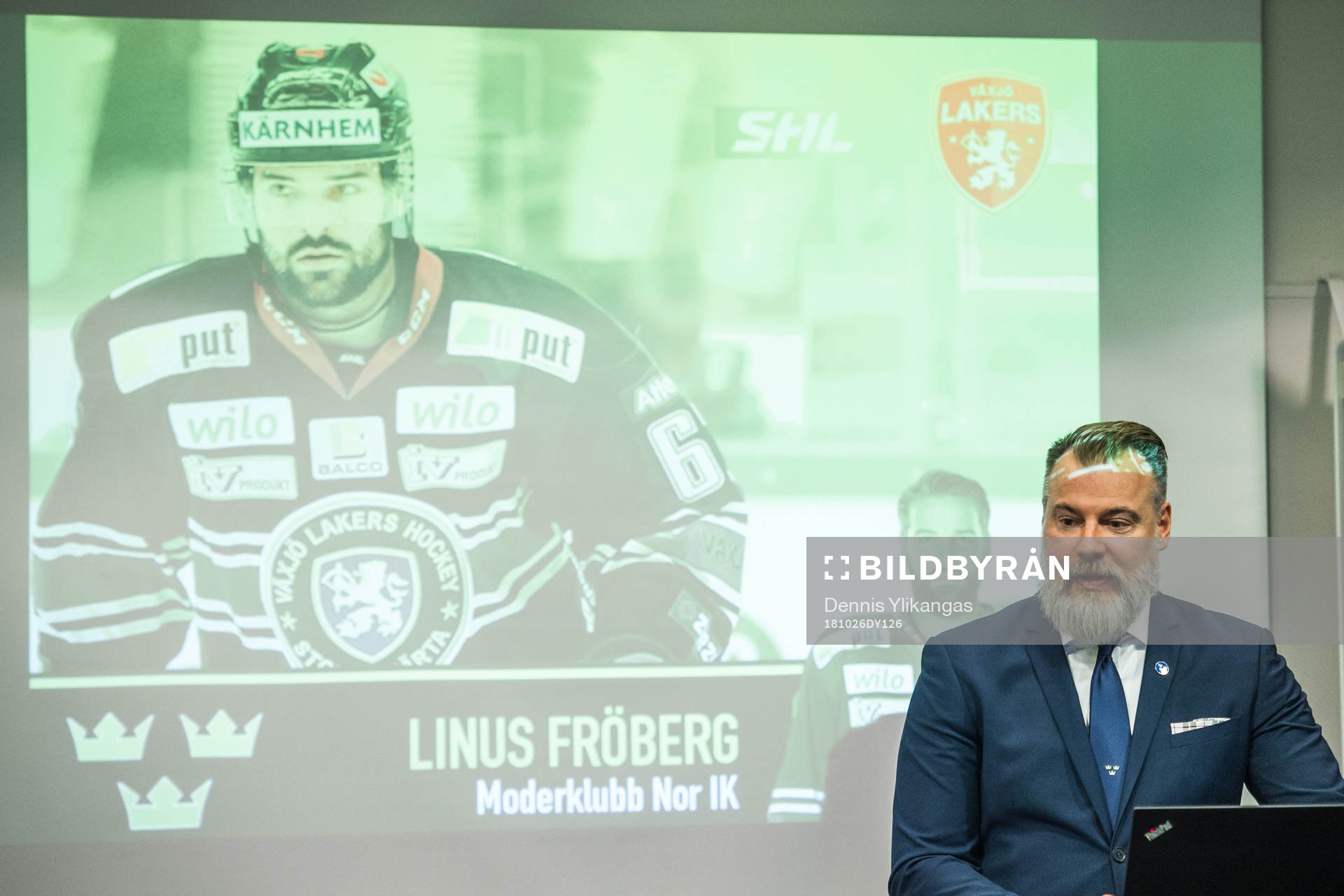 Tre Kronors förbundskapten Rikard Grönborg i en intervju