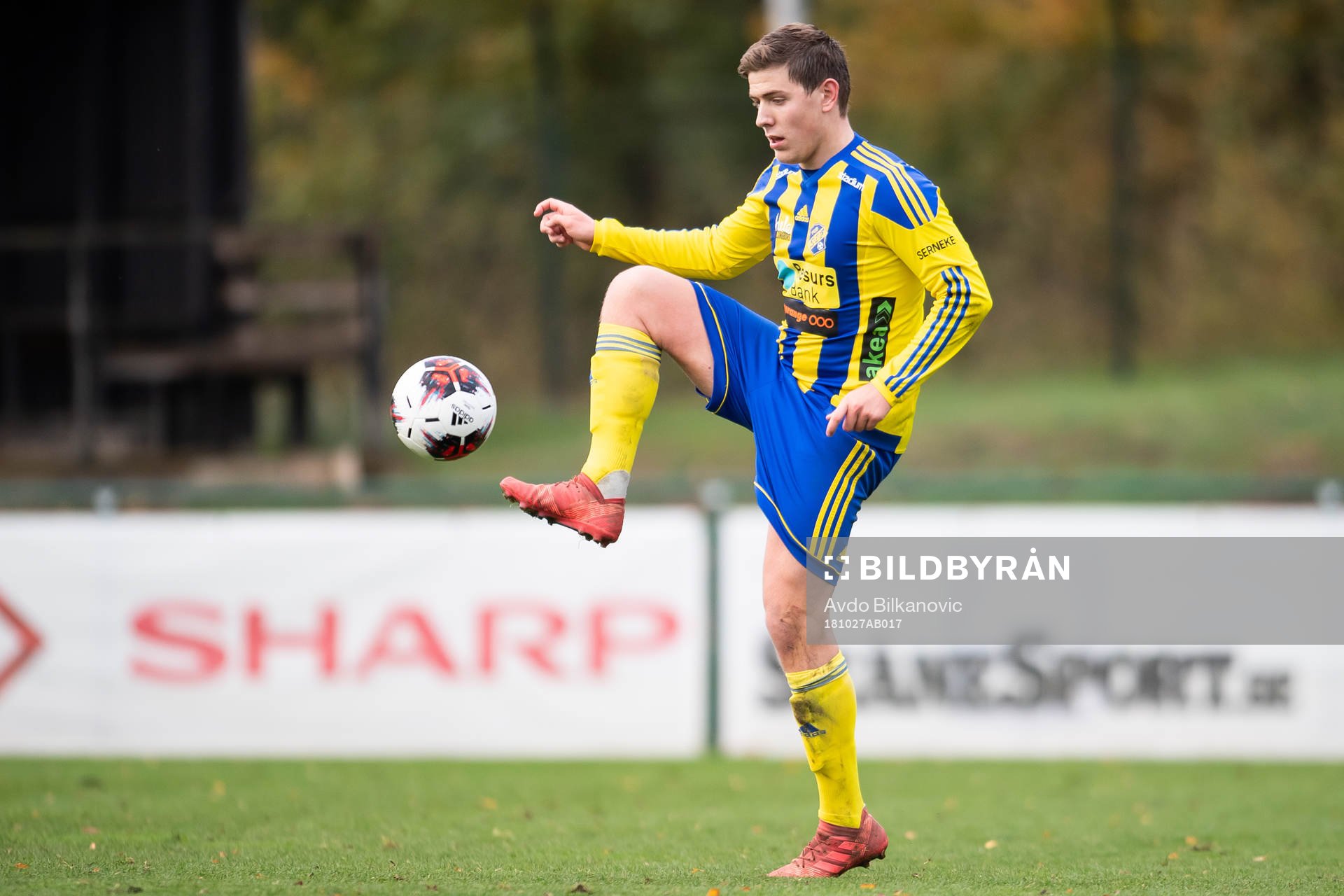 Eskilsminnes Mathias Holtenäs under fotbollsmatchen i Division 1 Södra mellan Eskilsminne och Oskarshamn den 27 oktober 2018 i Helsingborg.