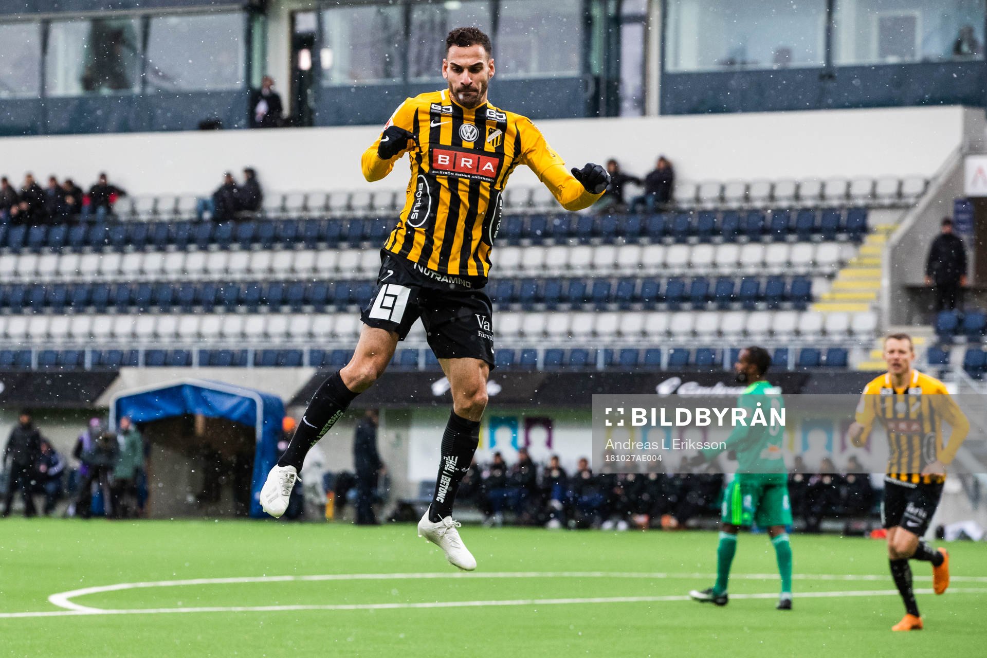 Häckens Mervan Celik jublar