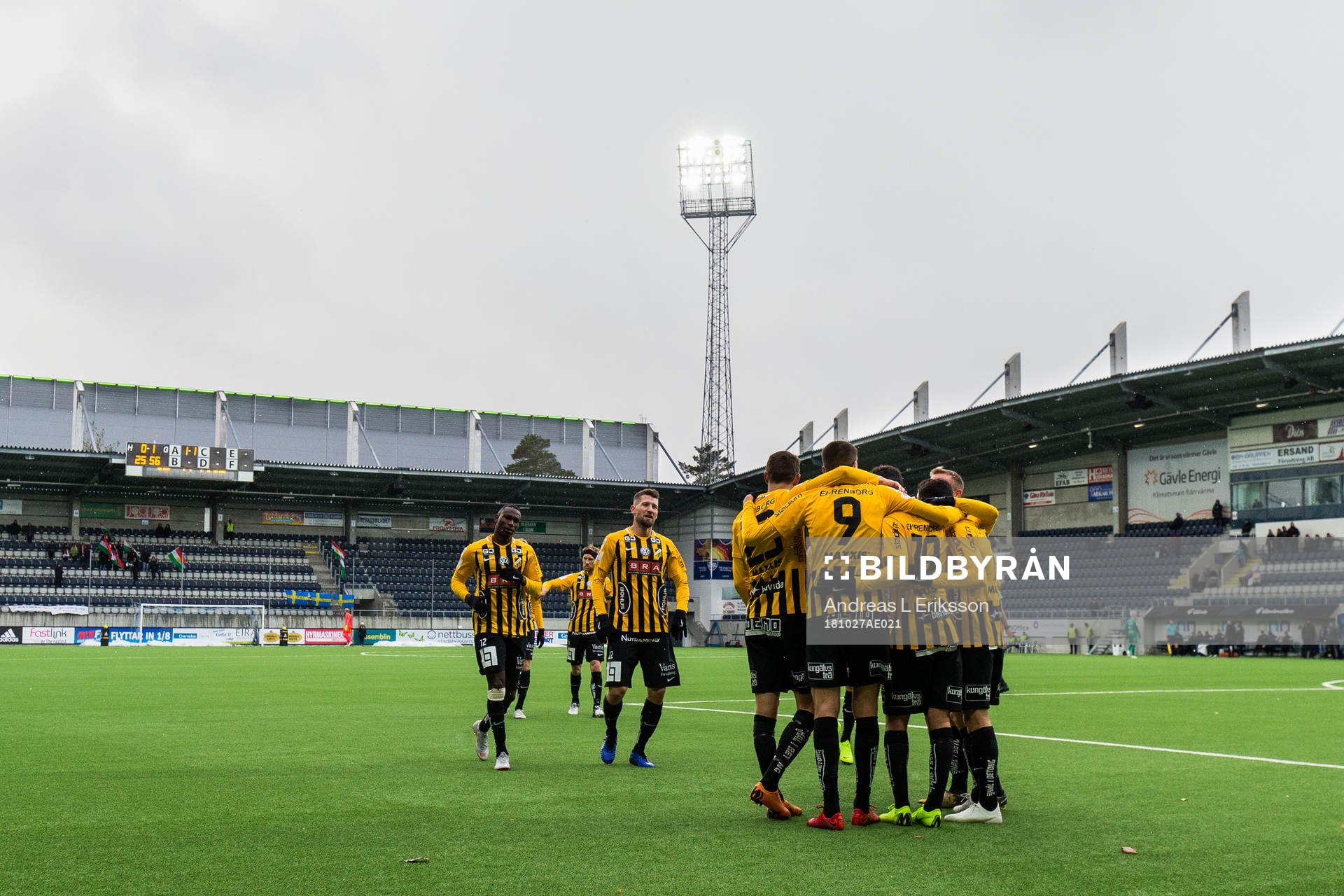 Häckens Alexander Jeremejeff jublar