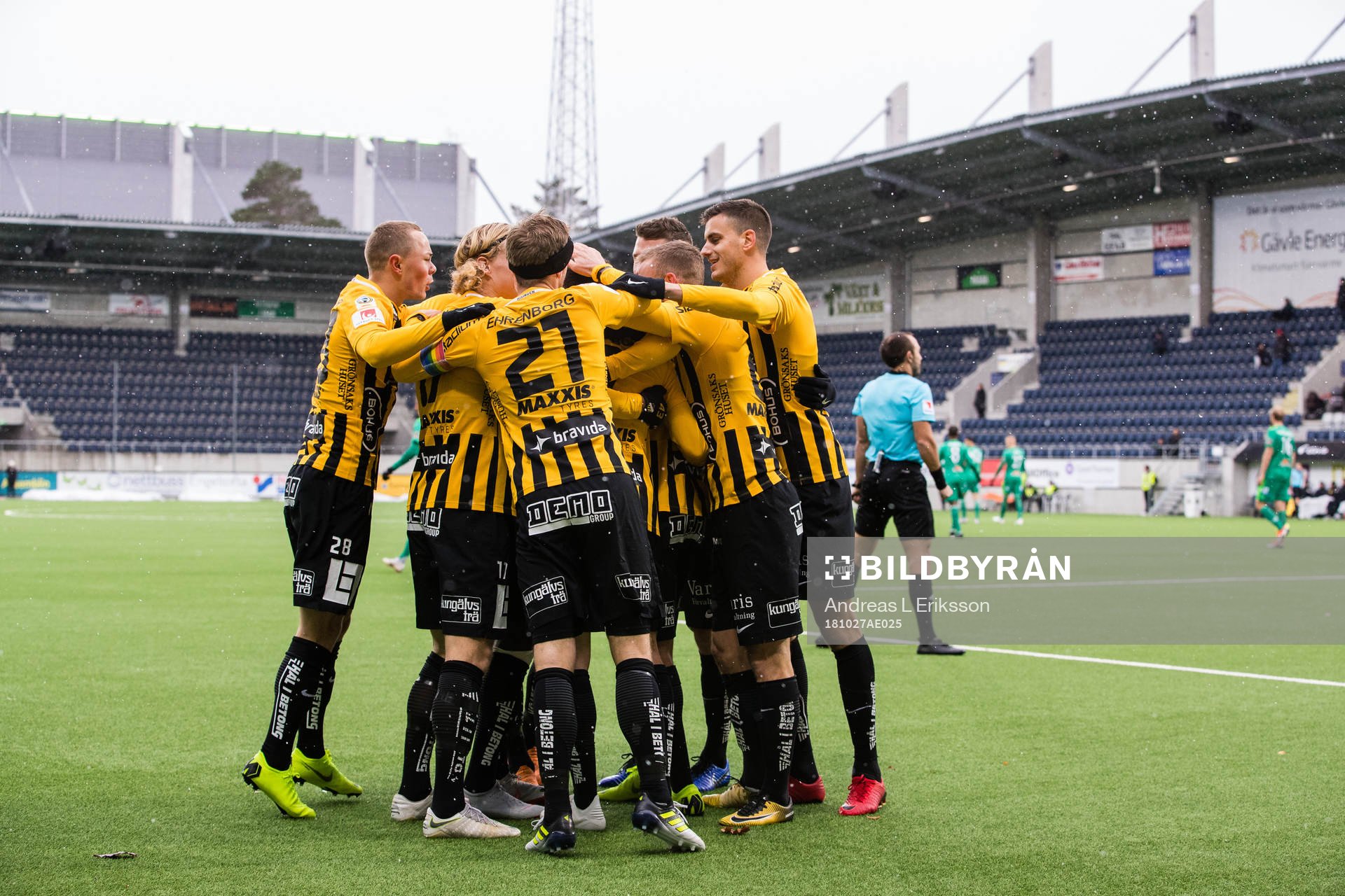 Häckens spelare jublar