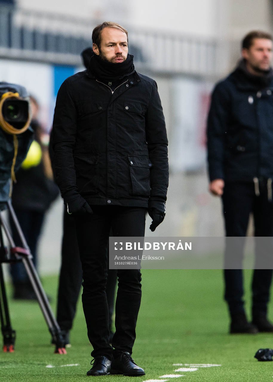 Häckens tränare Andreas Alm under fotbollsmatchen i Allsvenskan mellan Dalkurd och Häcken den 27 oktober 2018 i Gävle. 