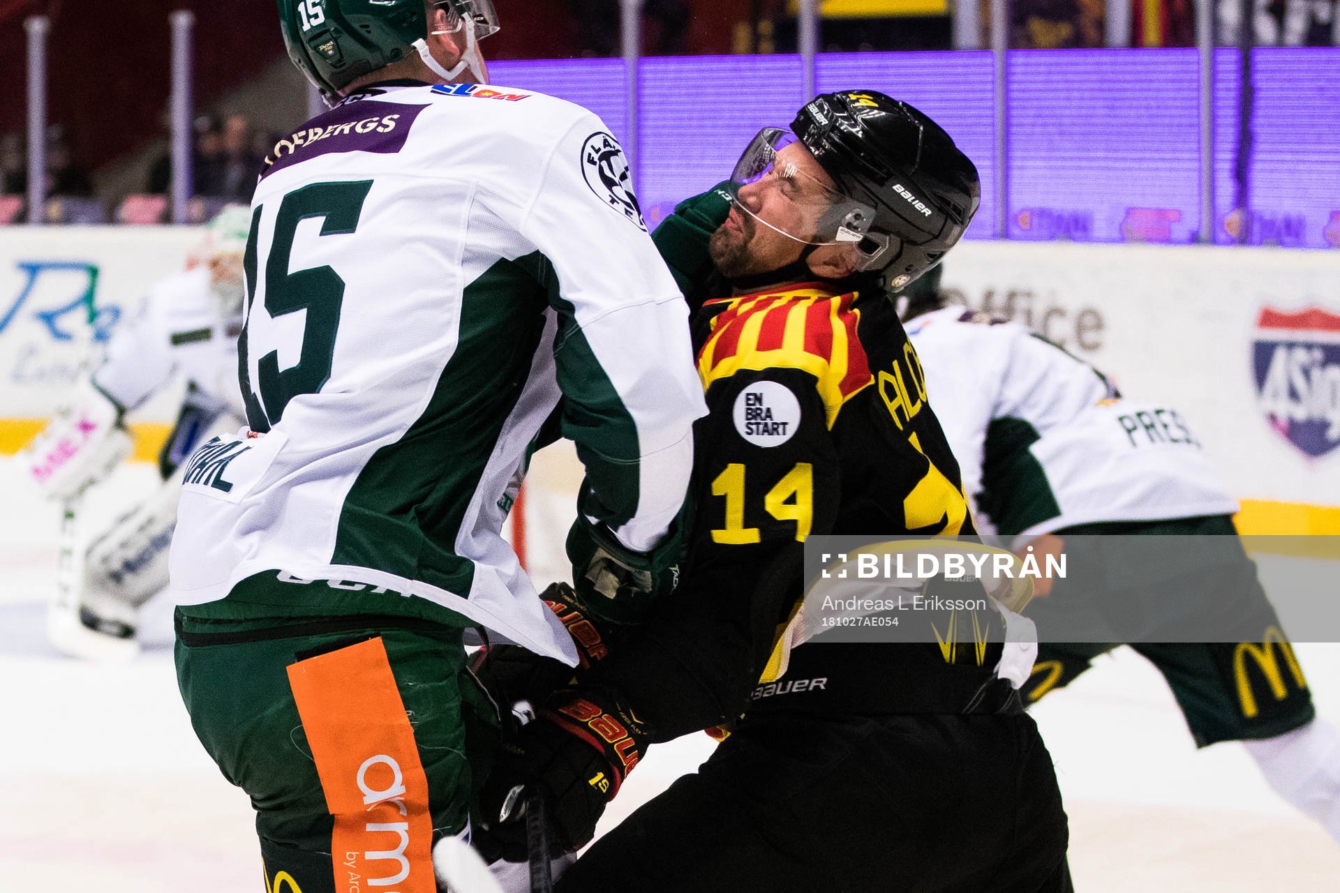 Färjestads Gustav Rydahl krockar med Brynäs Johan Alcén