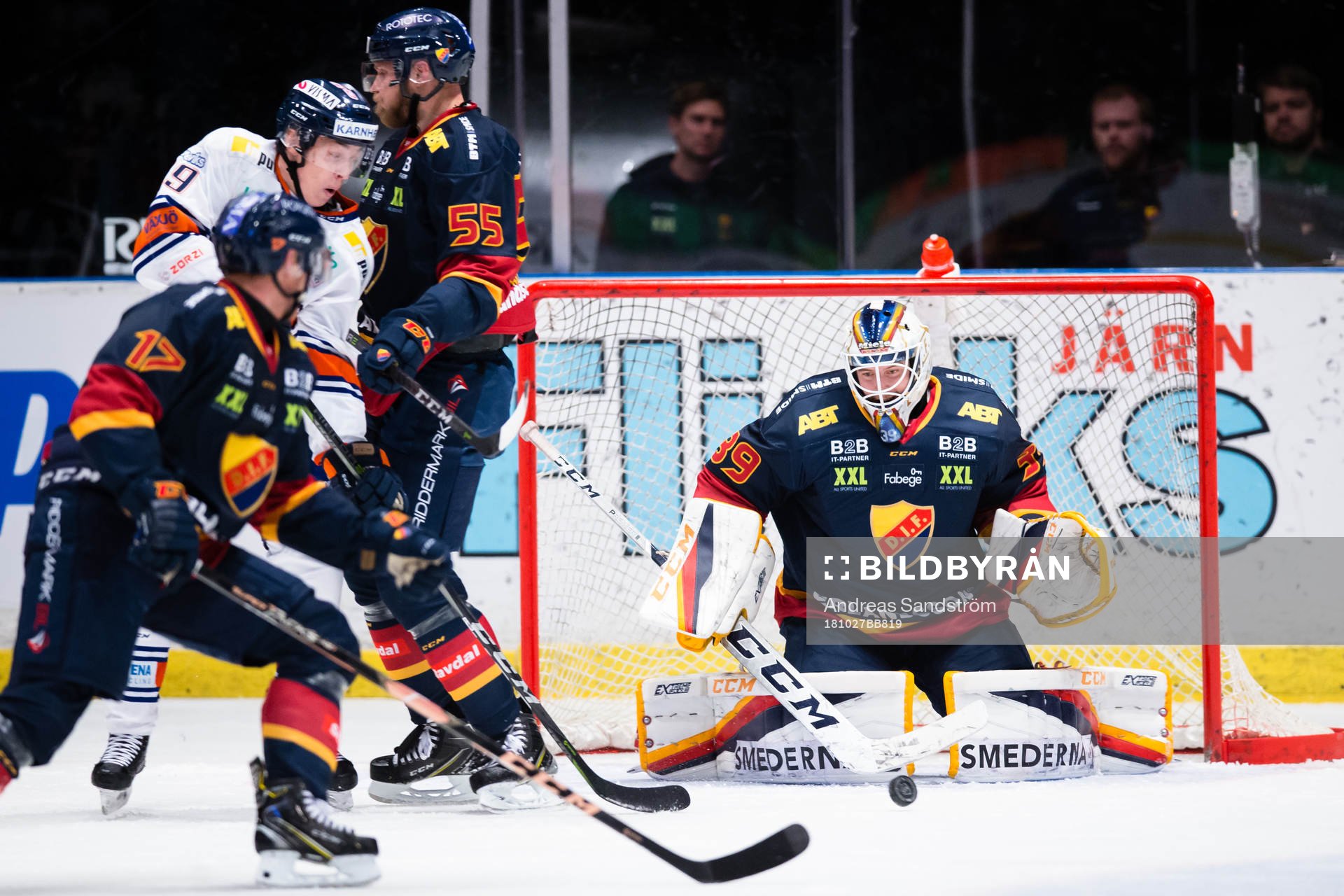 Djurgårdens målvakt Adam Reideborn med en räddning