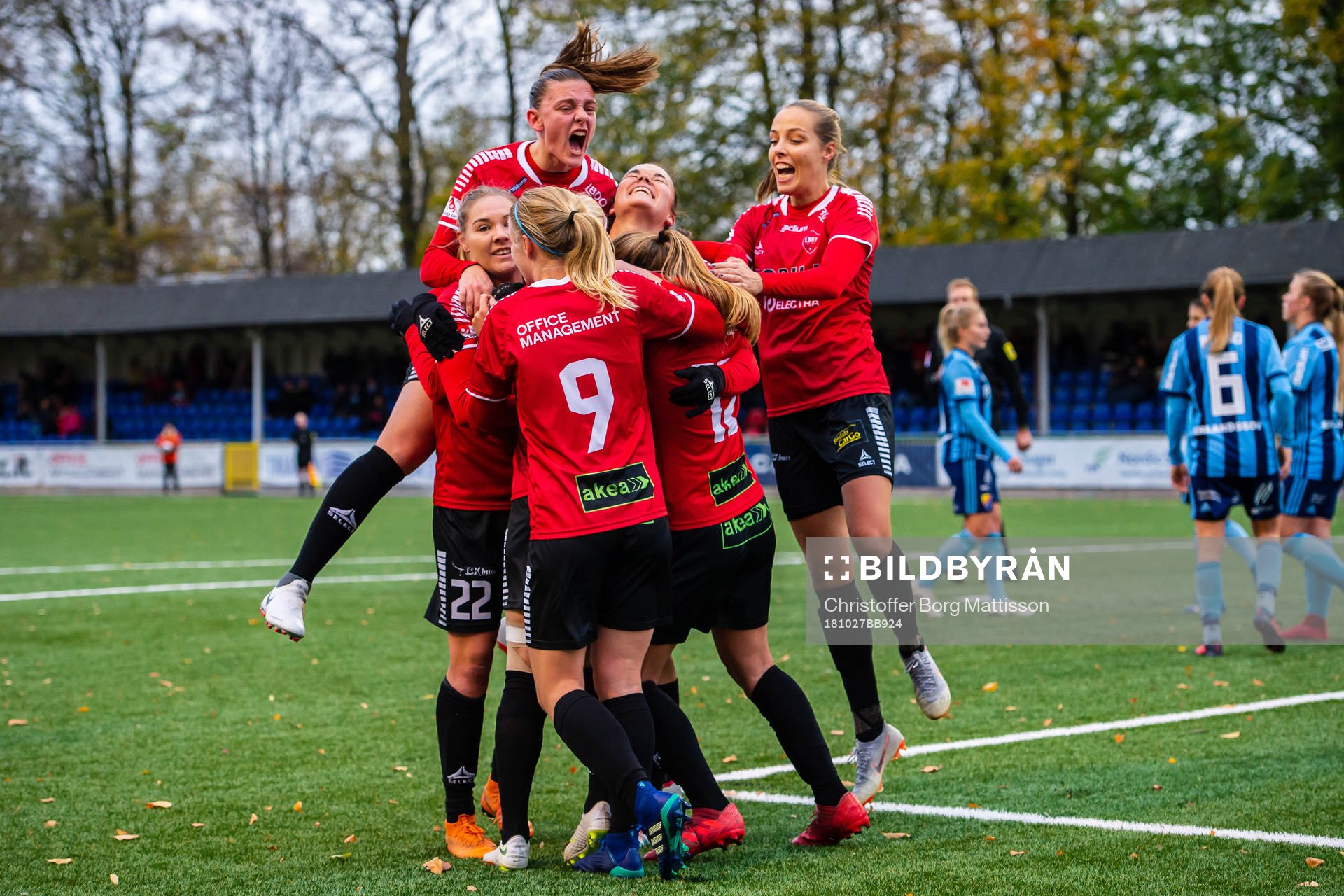 LB07s spelare jublar