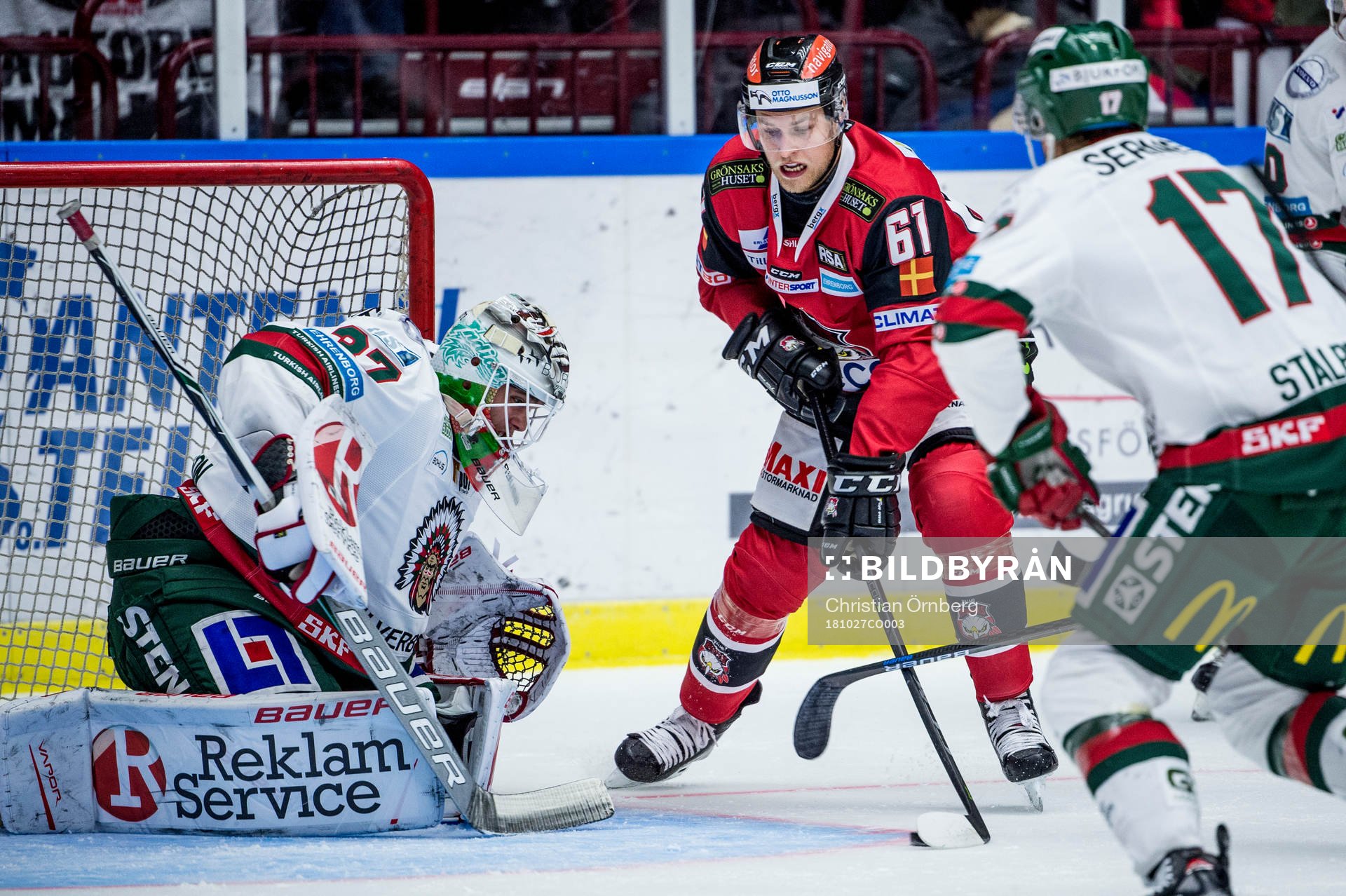 Malmö Redhawks Martin Janohls mot Frölundas målvakt