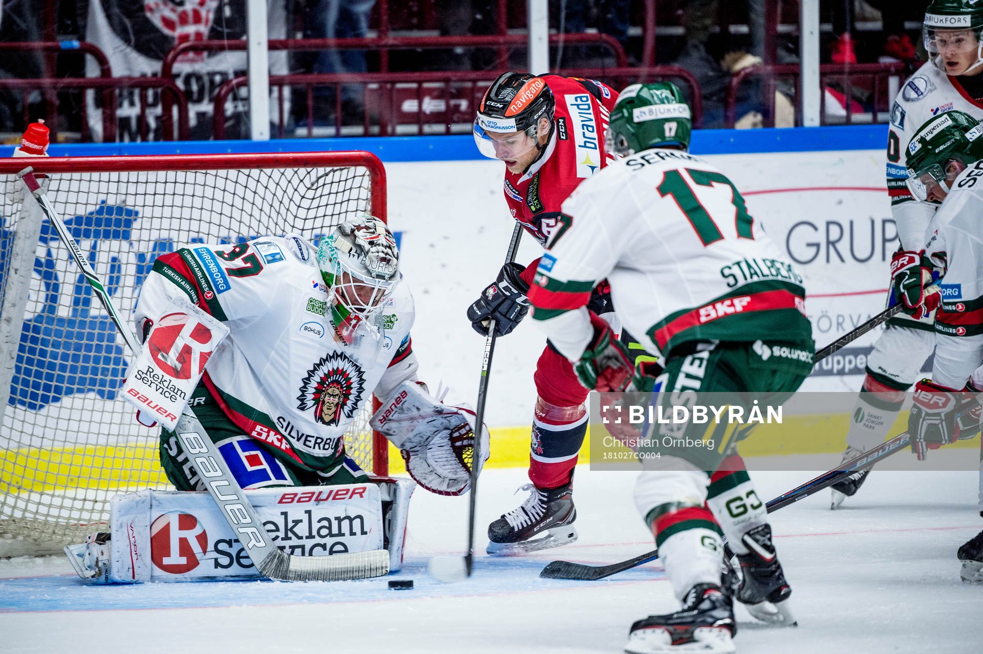Malmö Redhawks Martin Janohls mot Frölundas målvakt
