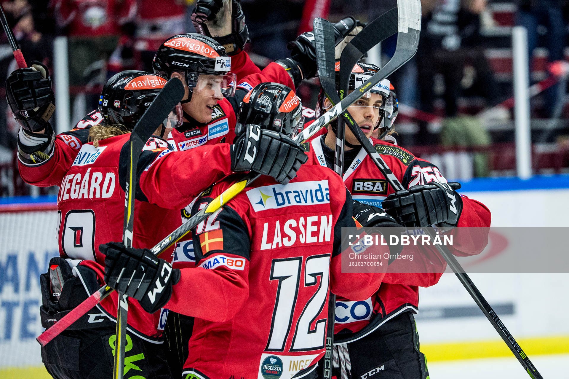 Malmö Redhawks Henrik Hetta jublar med lagkamraterna