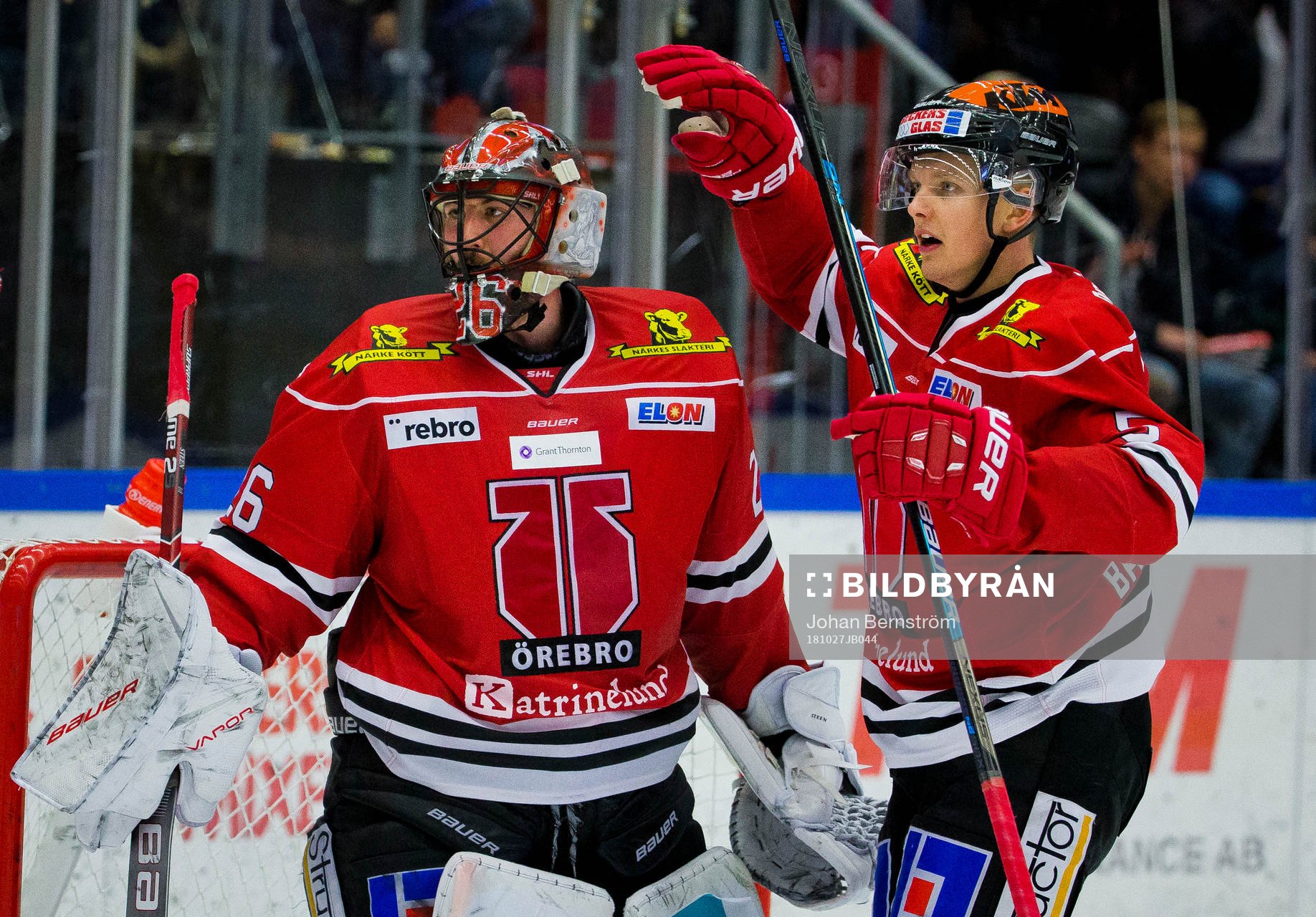 Örebros målvakt Stefan Steen och Gustav Backström jublar