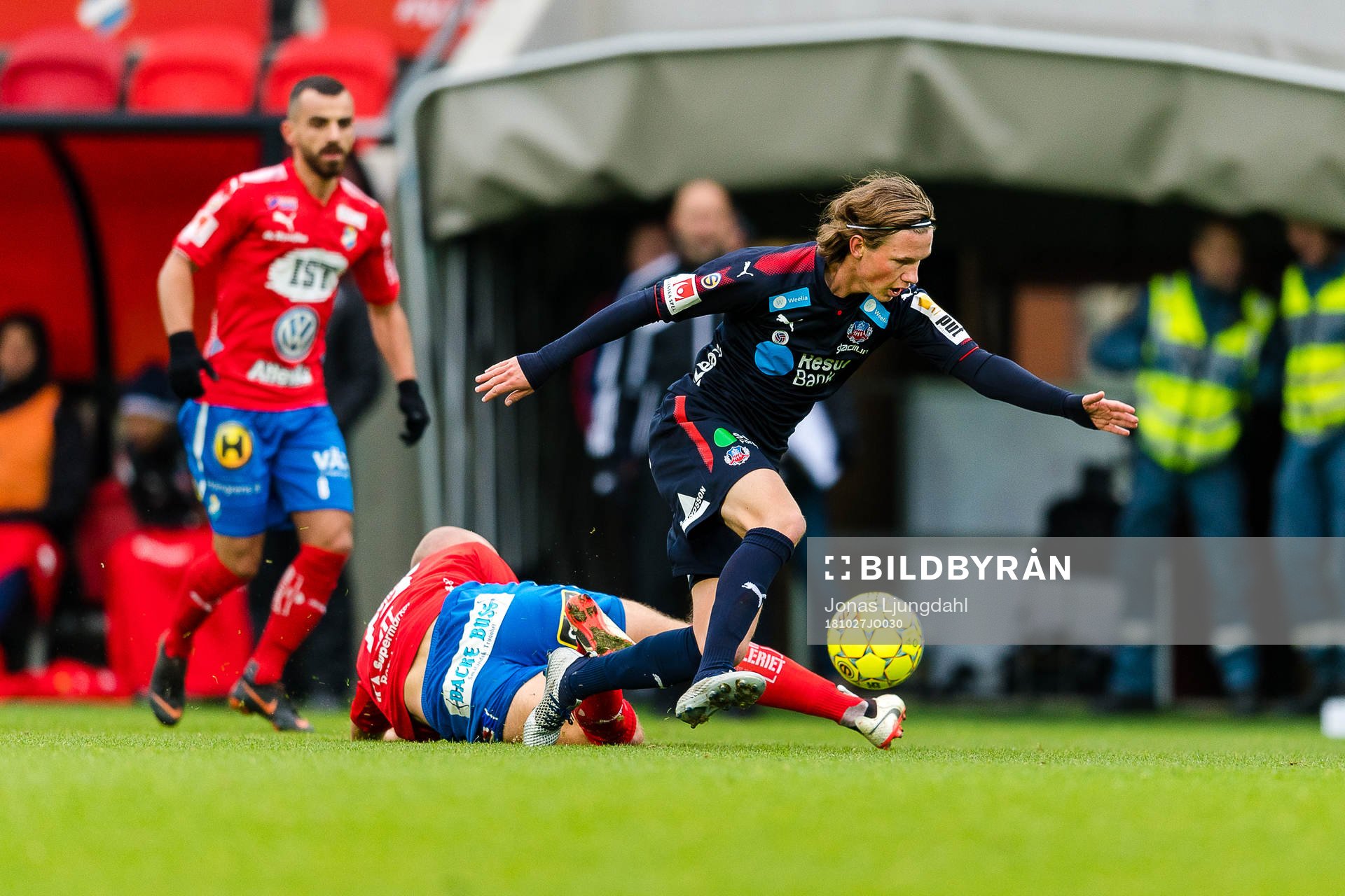 Helsingborgs Max Svensson faller
