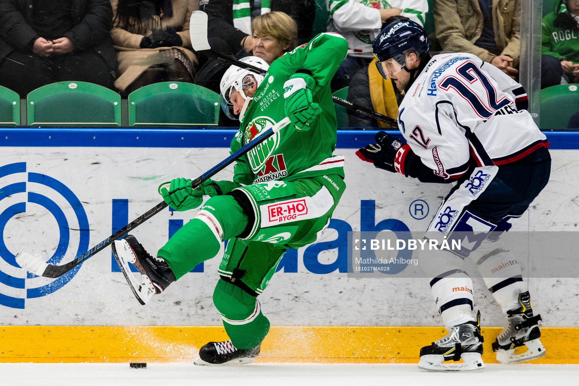 Rögles Ben Youds och Linköpings Sebastian Karlsson