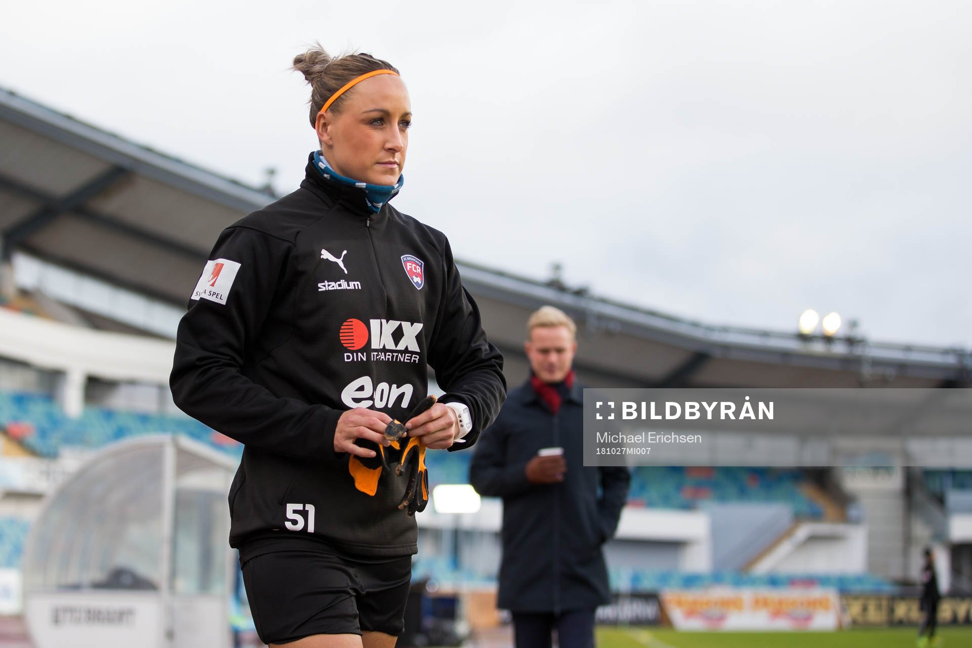 Rosengårds Sanne Troelsgaard Nielsen på väg ut för att