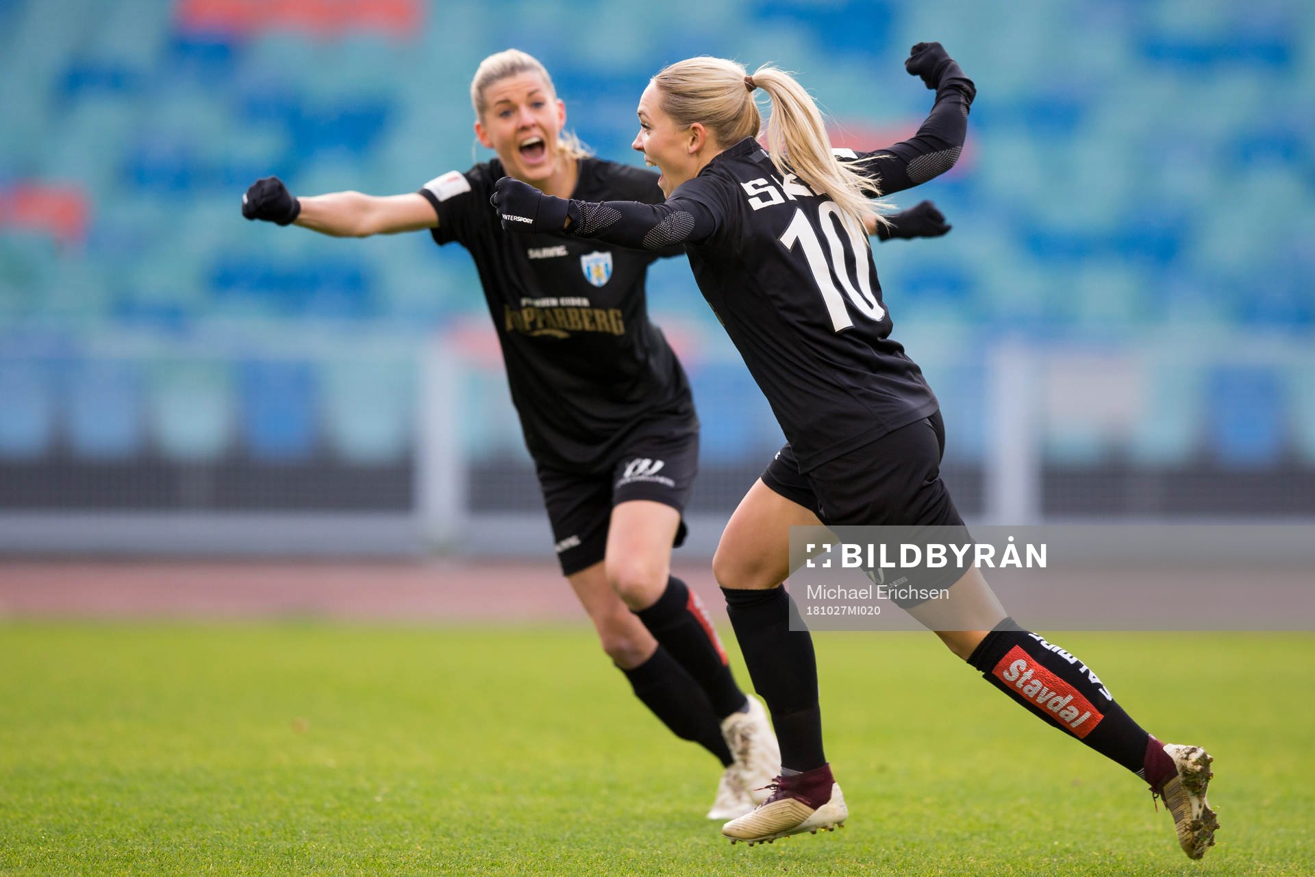 Göteborgs Elin Rubensson jublar ihop med Olivia Schough