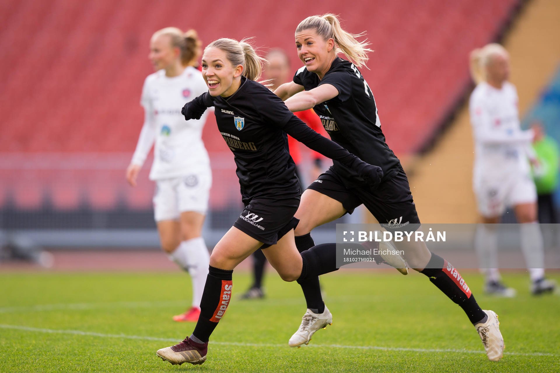 Göteborgs Elin Rubensson jublar ihop med Olivia Schough