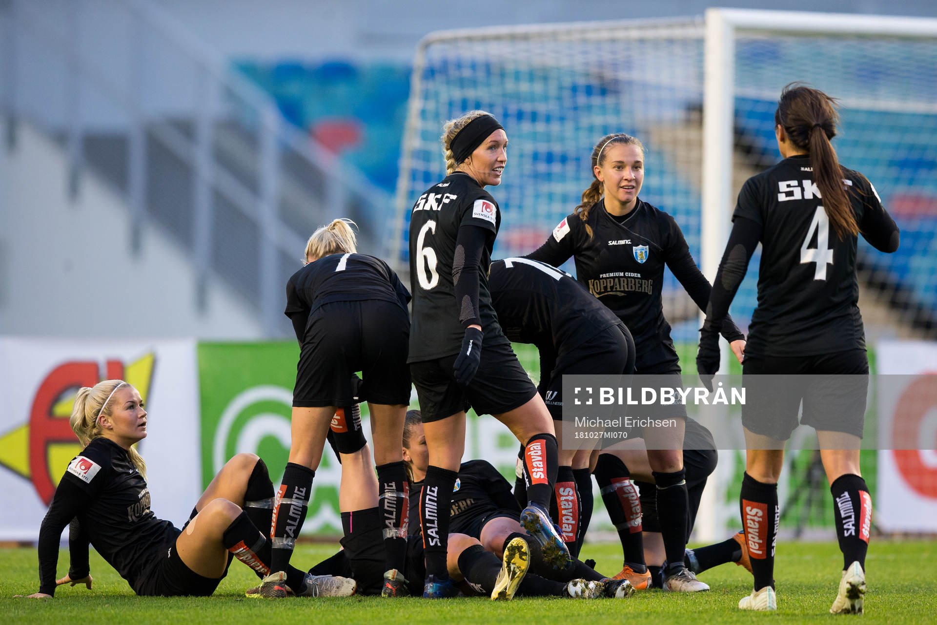 Göteborgs jubel efter att Rebecka Blomqvist gjort 3-2 under fotbollsmatchen i Damallsvenskan mellan Göteborg och Rosengård 27 oktober 2018 i Göteborg .