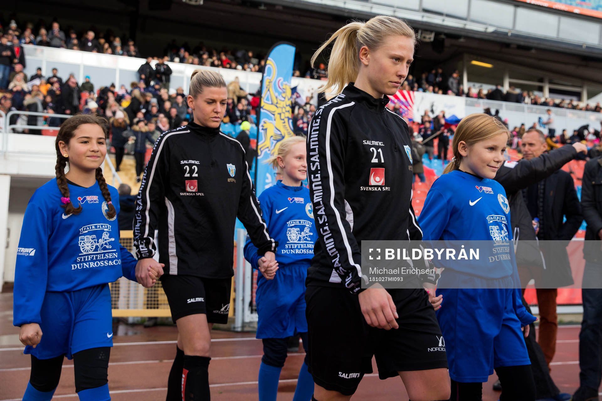 Göteborgs Olivia Schough och Rebecka Blomqvist  på väg