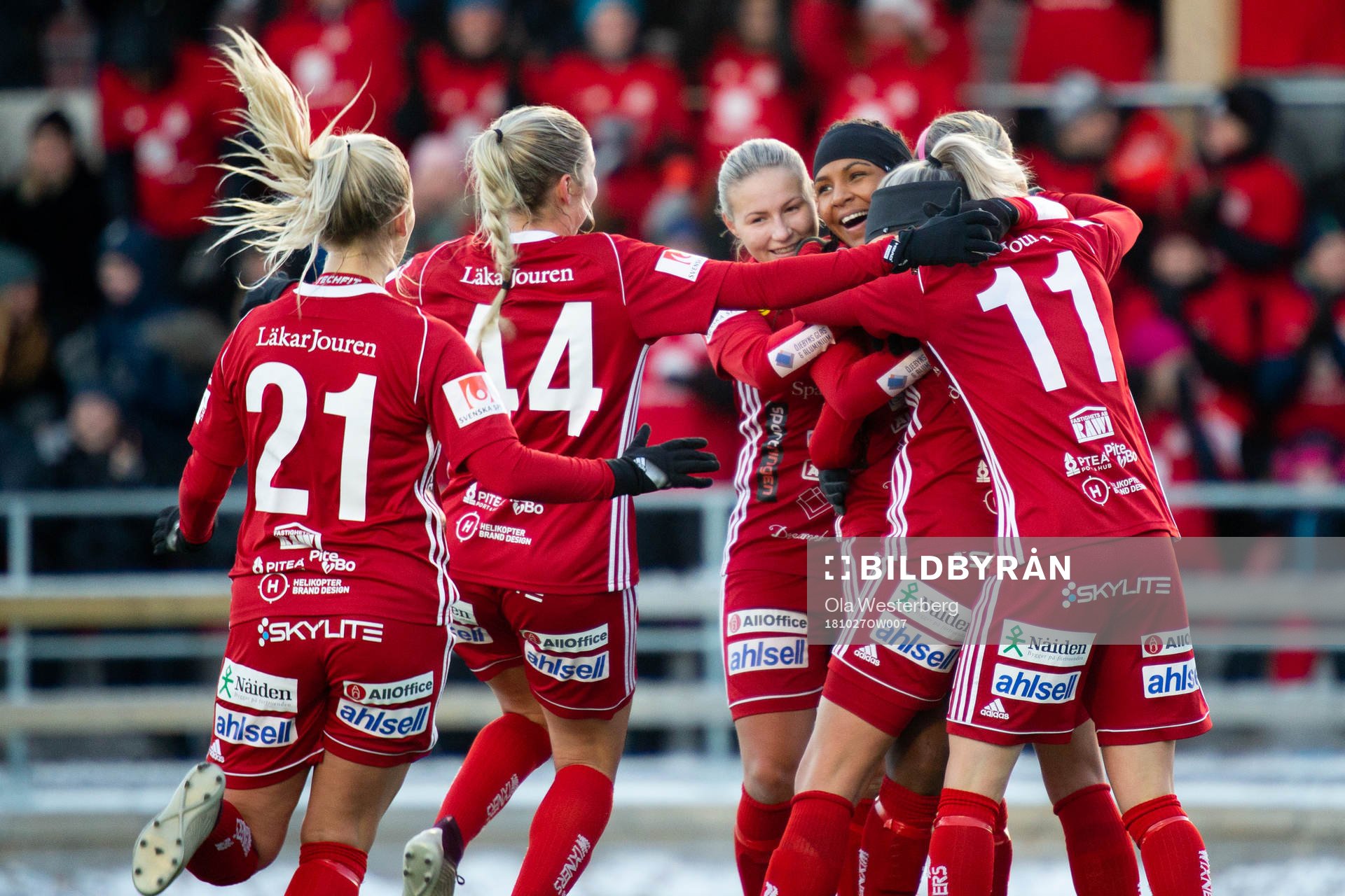 Piteås Madelen Janogy och Cecilia Edlund jublar med