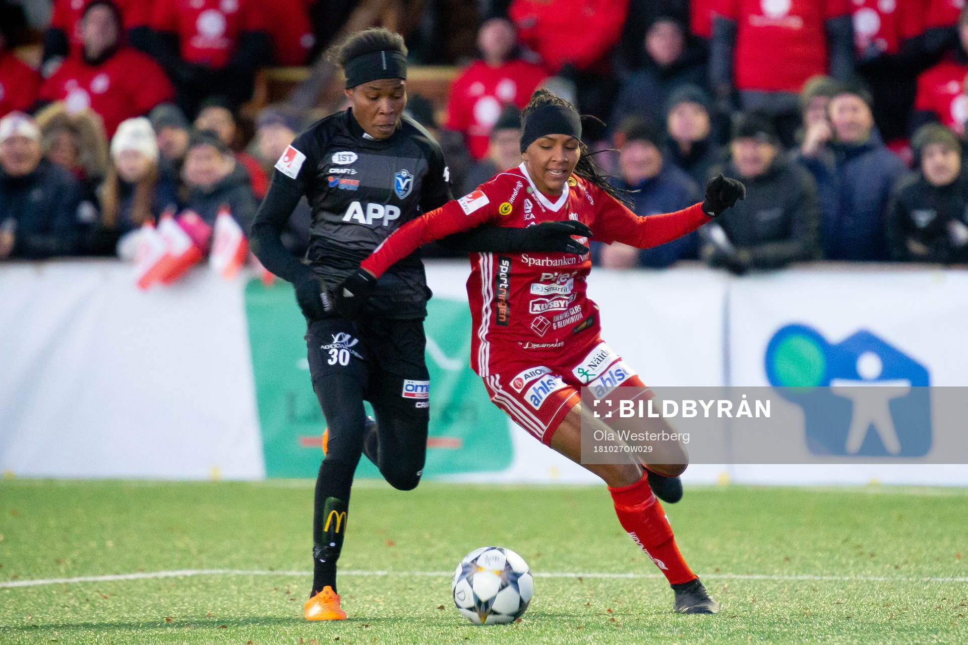 Växjös Osinachi Marvis Ohale och Piteås Madelen Janogy