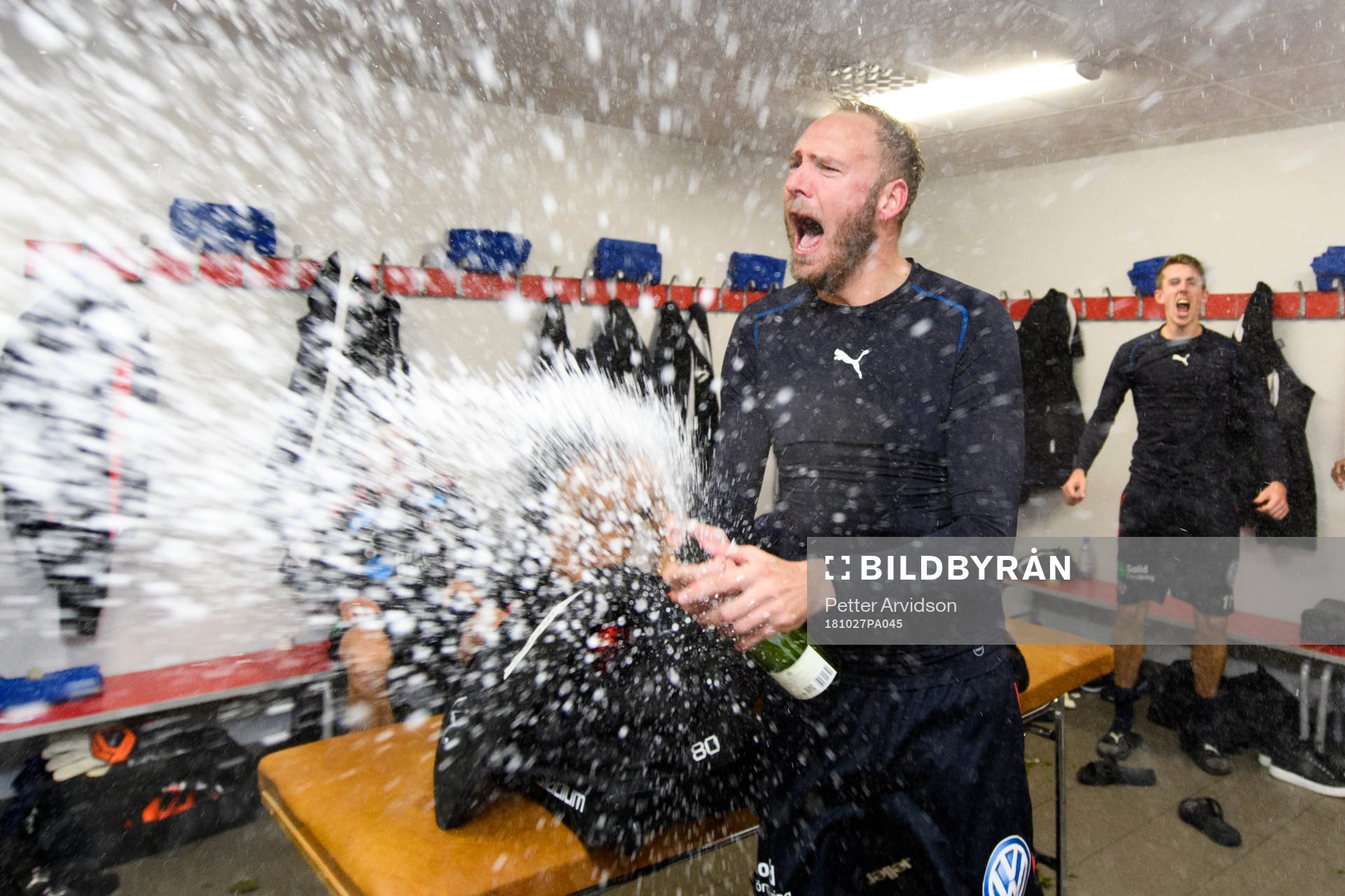 Helsingborgs Andreas Granqvist jublar i omklädningsrummet